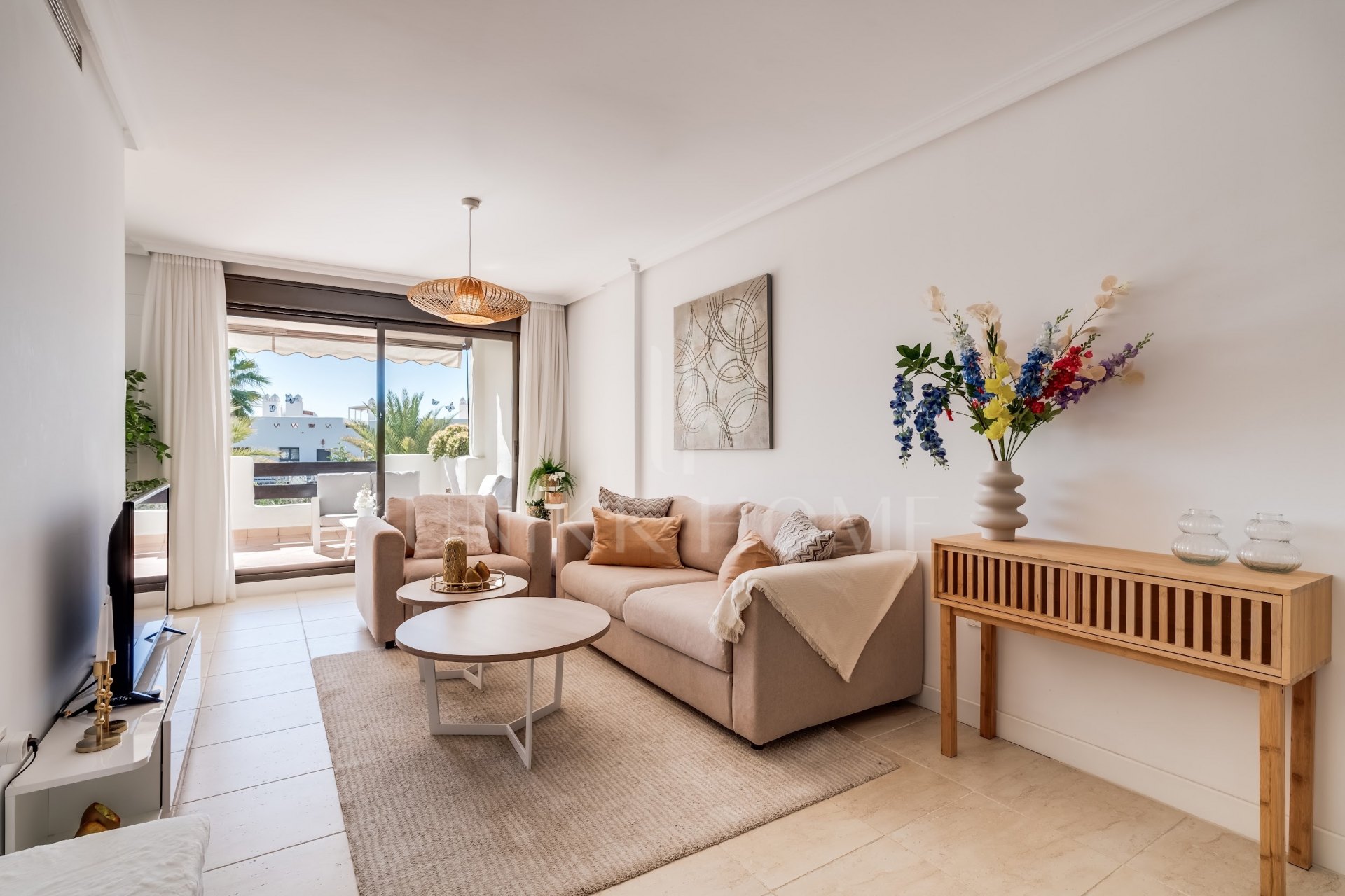 Apartamento en Planta Baja con Jardín Privado y Licencia Turística en Sunset Golf, Estepona