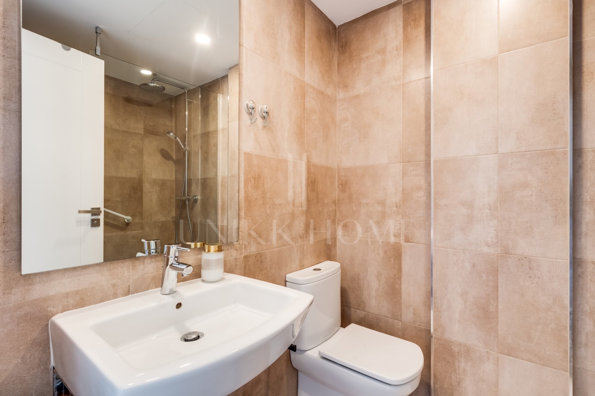 Apartamento en Planta Baja con Jardín Privado y Licencia Turística en Sunset Golf, Estepona