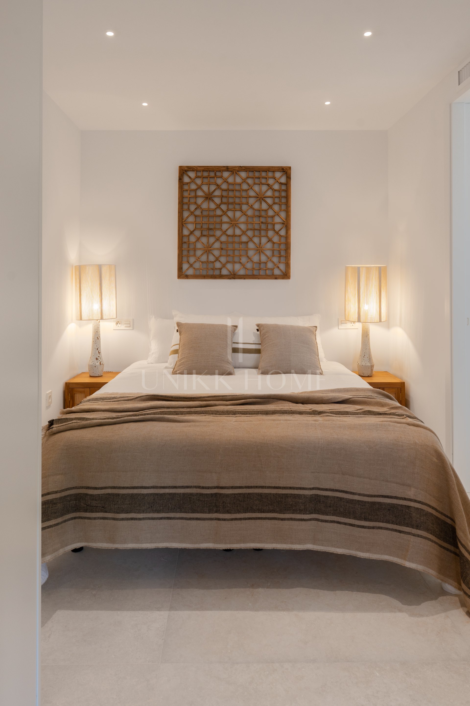 Renovated 3 Bedroom Apartment with sea & mountain views in Nueva Andalucía