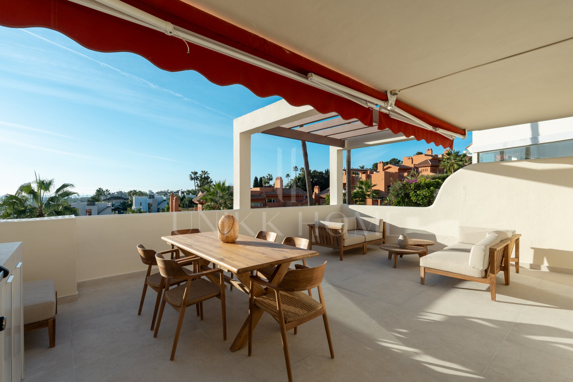 Renovated 3 Bedroom Apartment with sea & mountain views in Nueva Andalucía