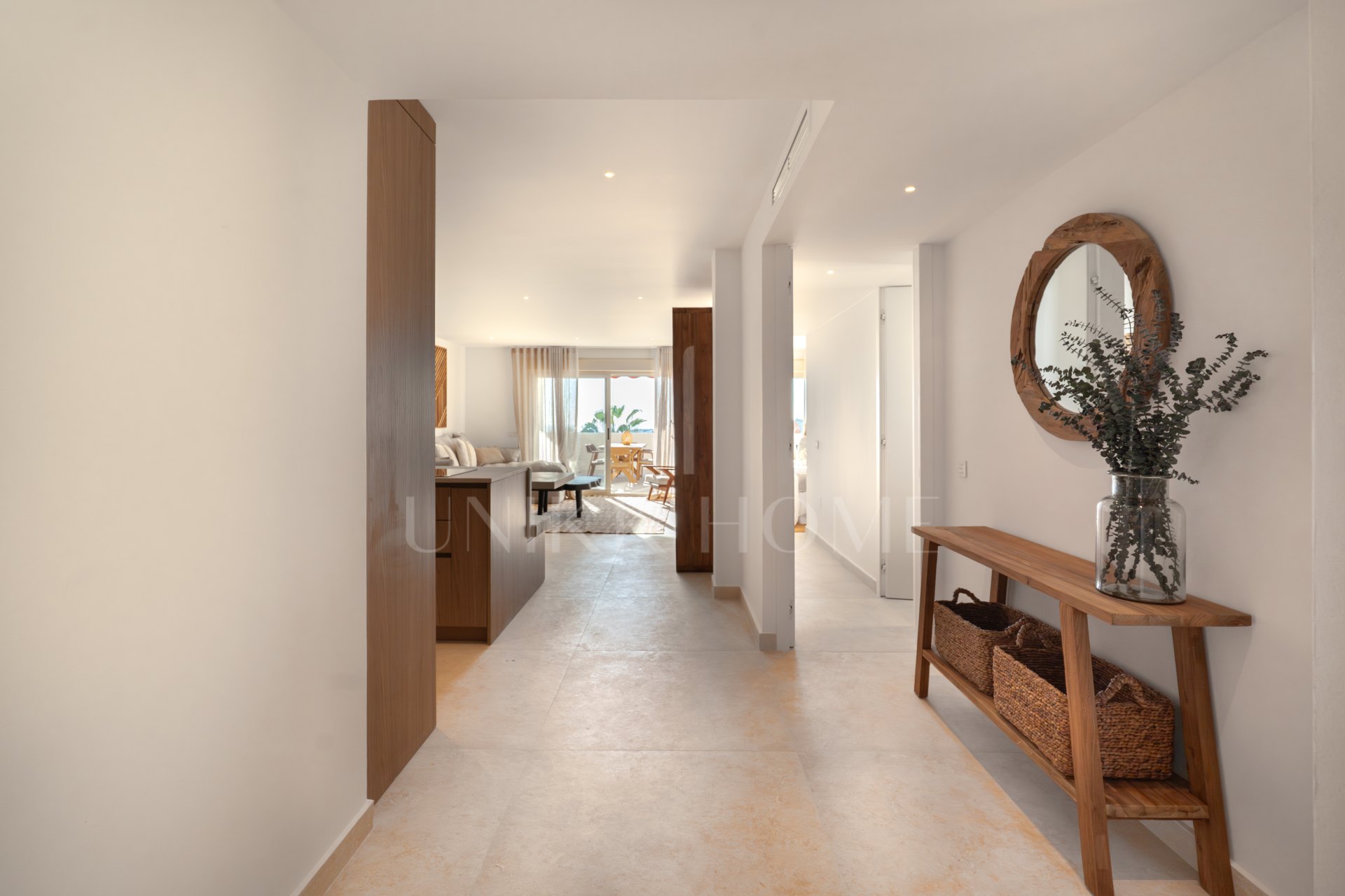 Renovated 3 Bedroom Apartment with sea & mountain views in Nueva Andalucía