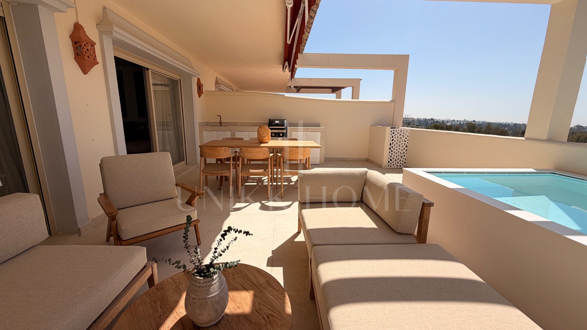 Renovated 3 Bedroom Apartment with sea & mountain views in Nueva Andalucía