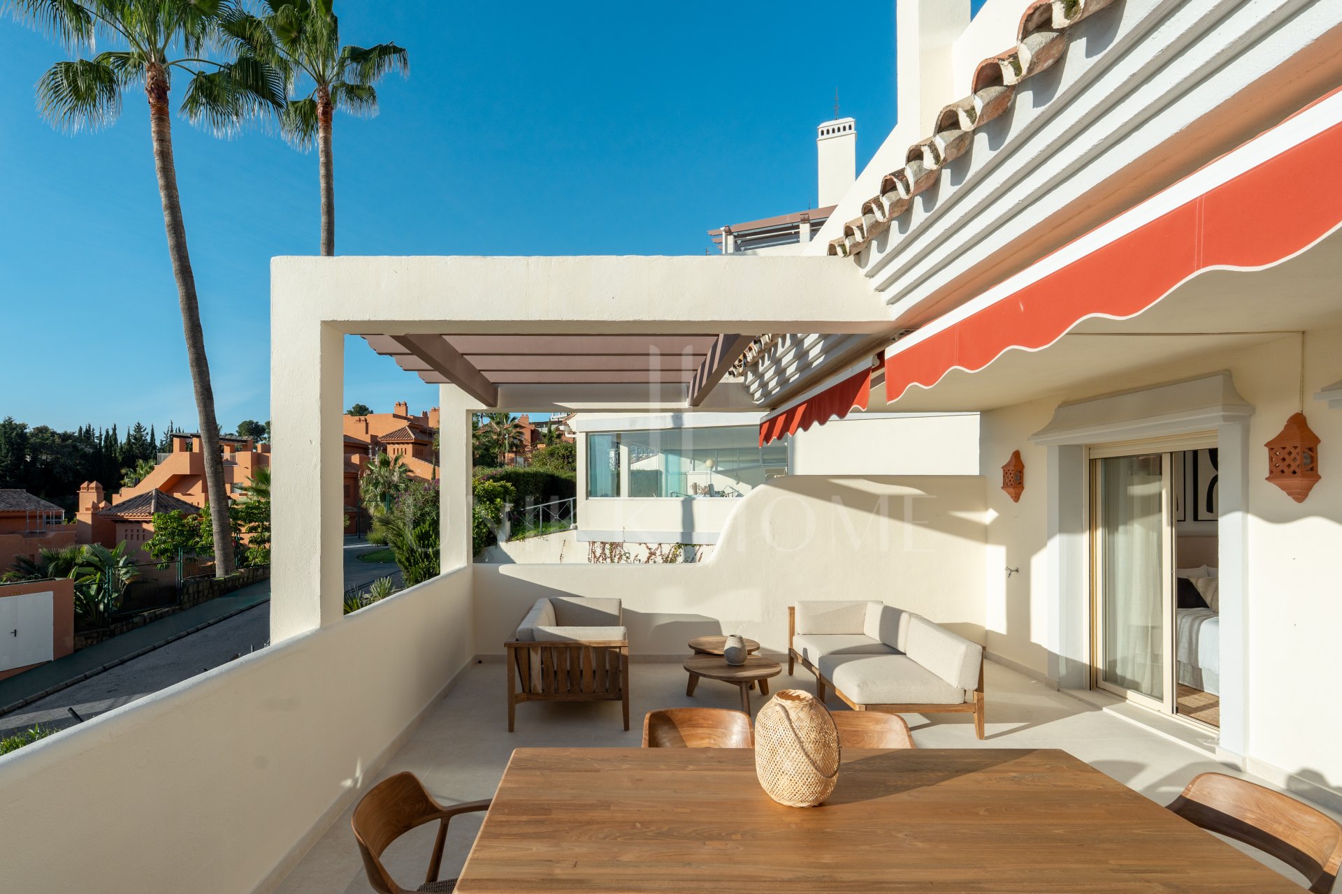 Renovated 3 Bedroom Apartment with sea & mountain views in Nueva Andalucía