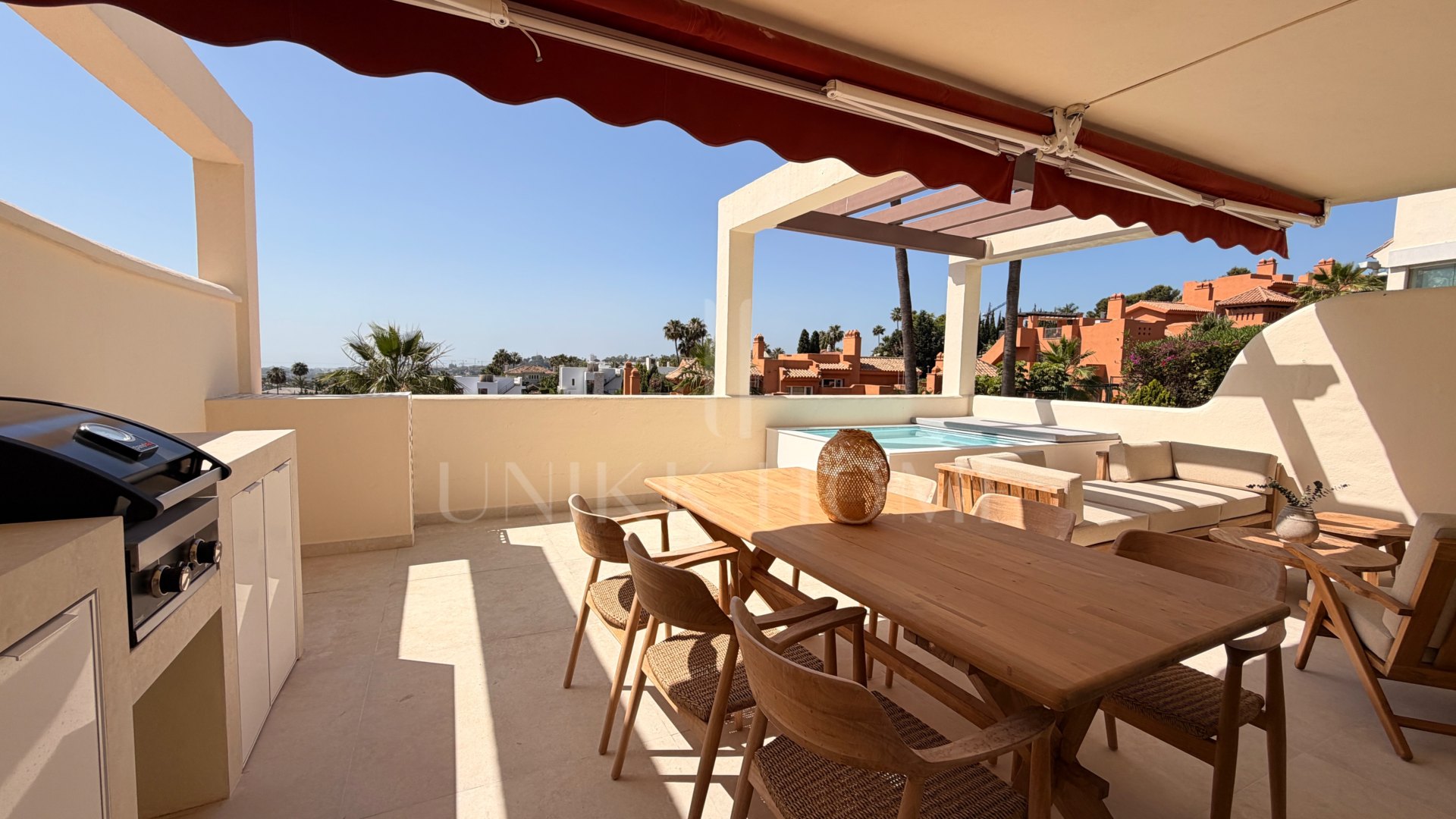 Renovated 3 Bedroom Apartment with sea & mountain views in Nueva Andalucía