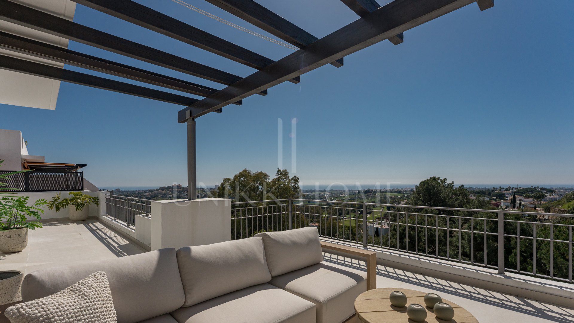 Stunning Duplex Penthouse with Private Pool and Panoramic Views in La Quinta, Benahavís