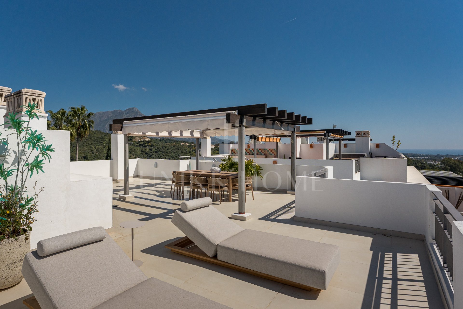 Stunning Duplex Penthouse with Private Pool and Panoramic Views in La Quinta, Benahavís