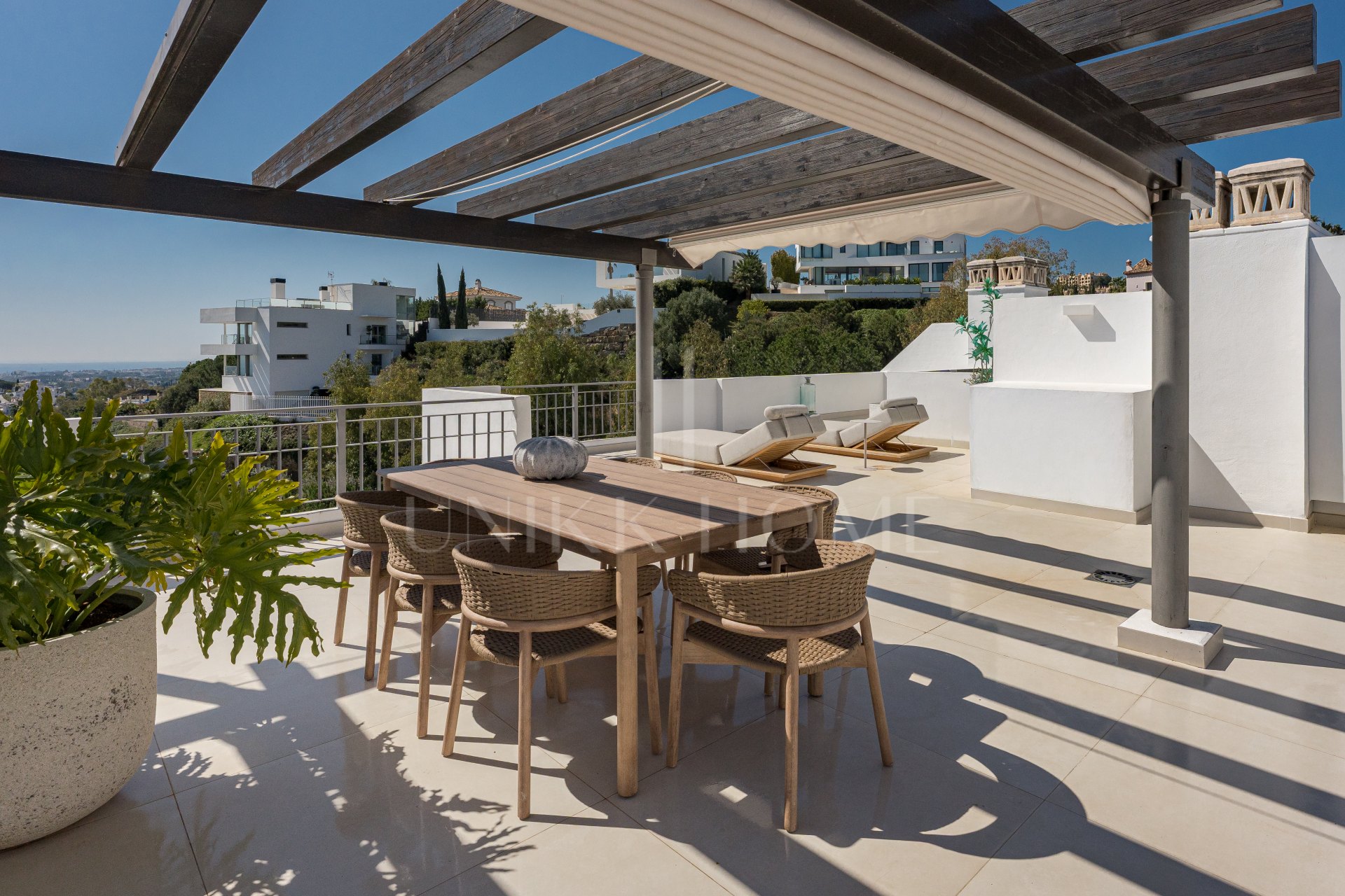 Stunning Duplex Penthouse with Private Pool and Panoramic Views in La Quinta, Benahavís