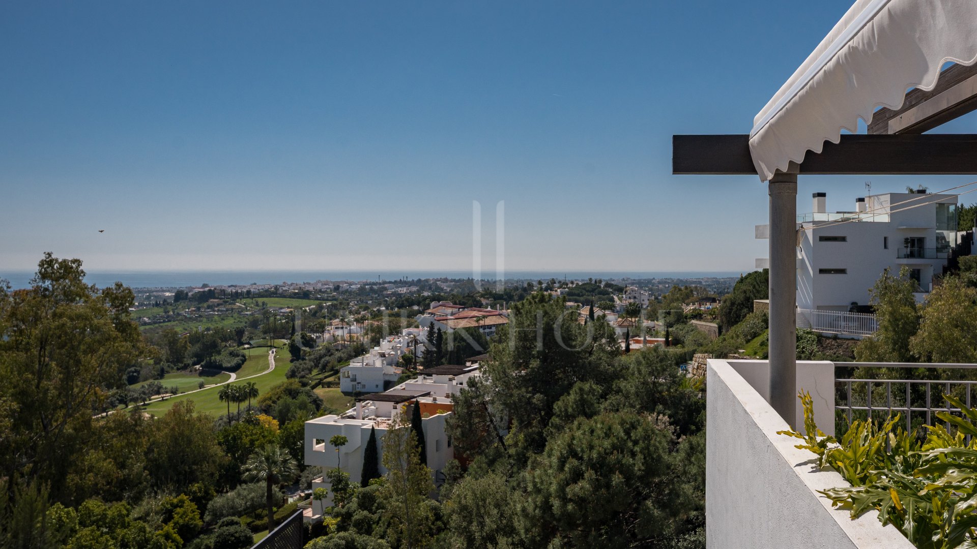 Stunning Duplex Penthouse with Private Pool and Panoramic Views in La Quinta, Benahavís