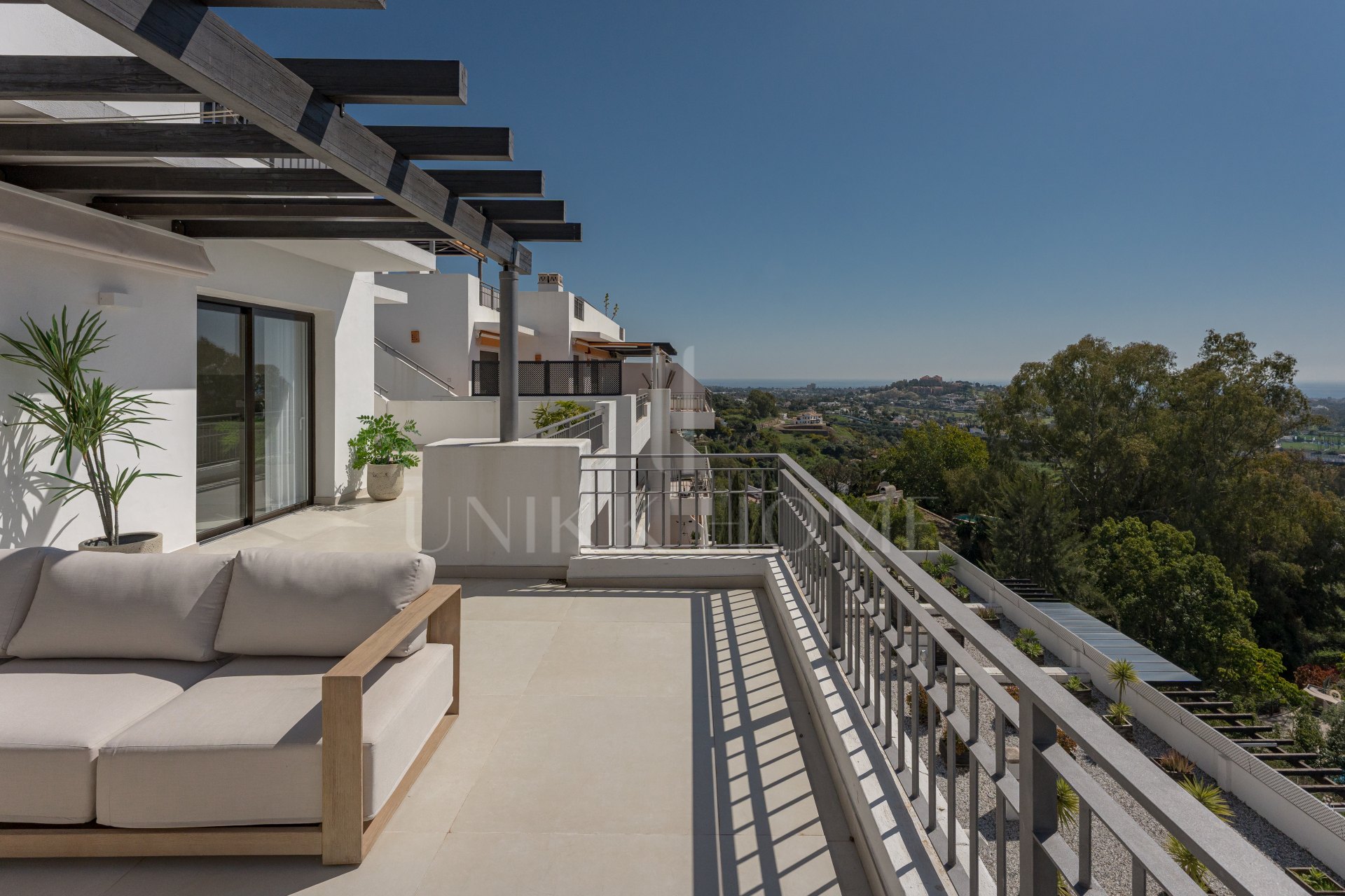 Stunning Duplex Penthouse with Private Pool and Panoramic Views in La Quinta, Benahavís