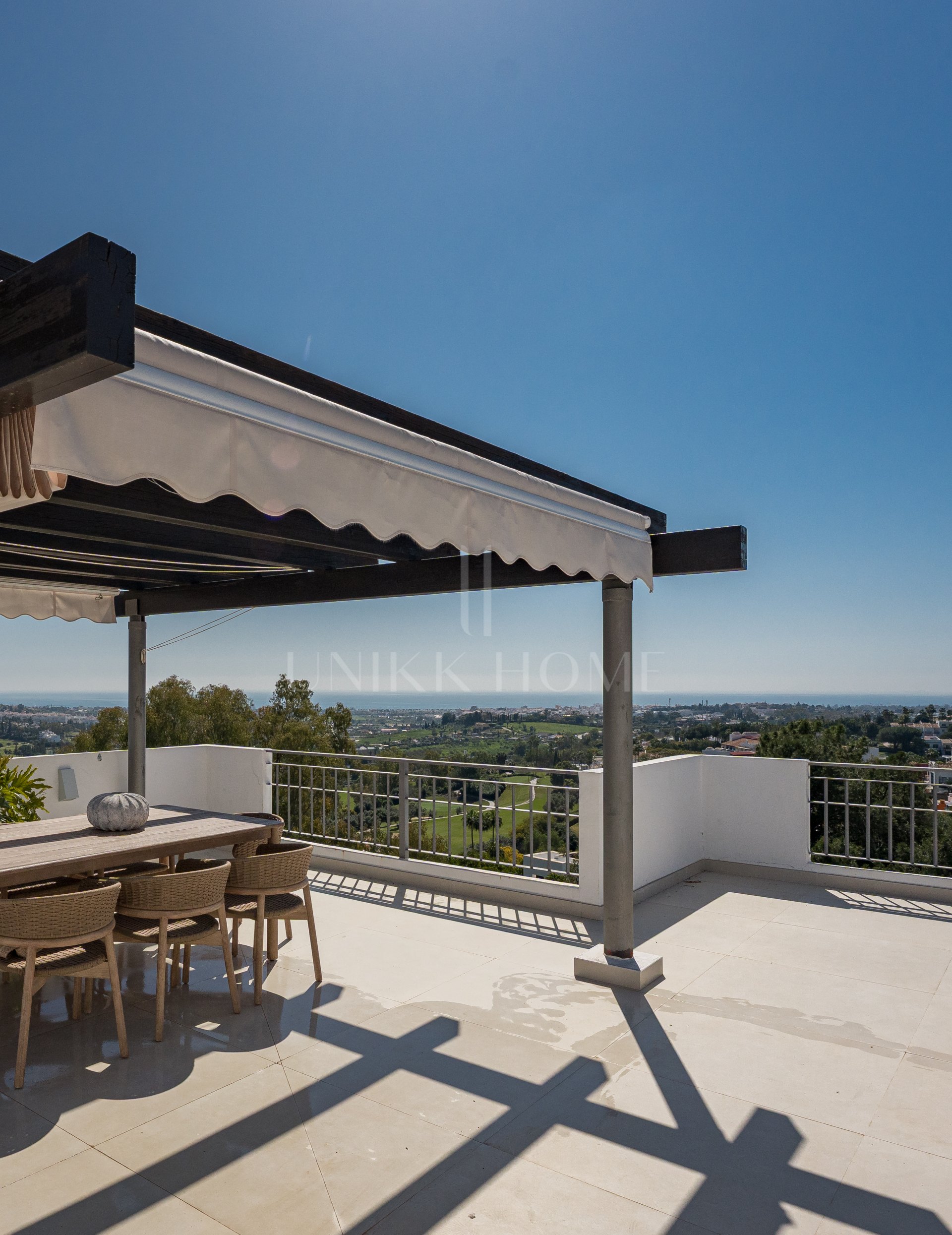 Stunning Duplex Penthouse with Private Pool and Panoramic Views in La Quinta, Benahavís