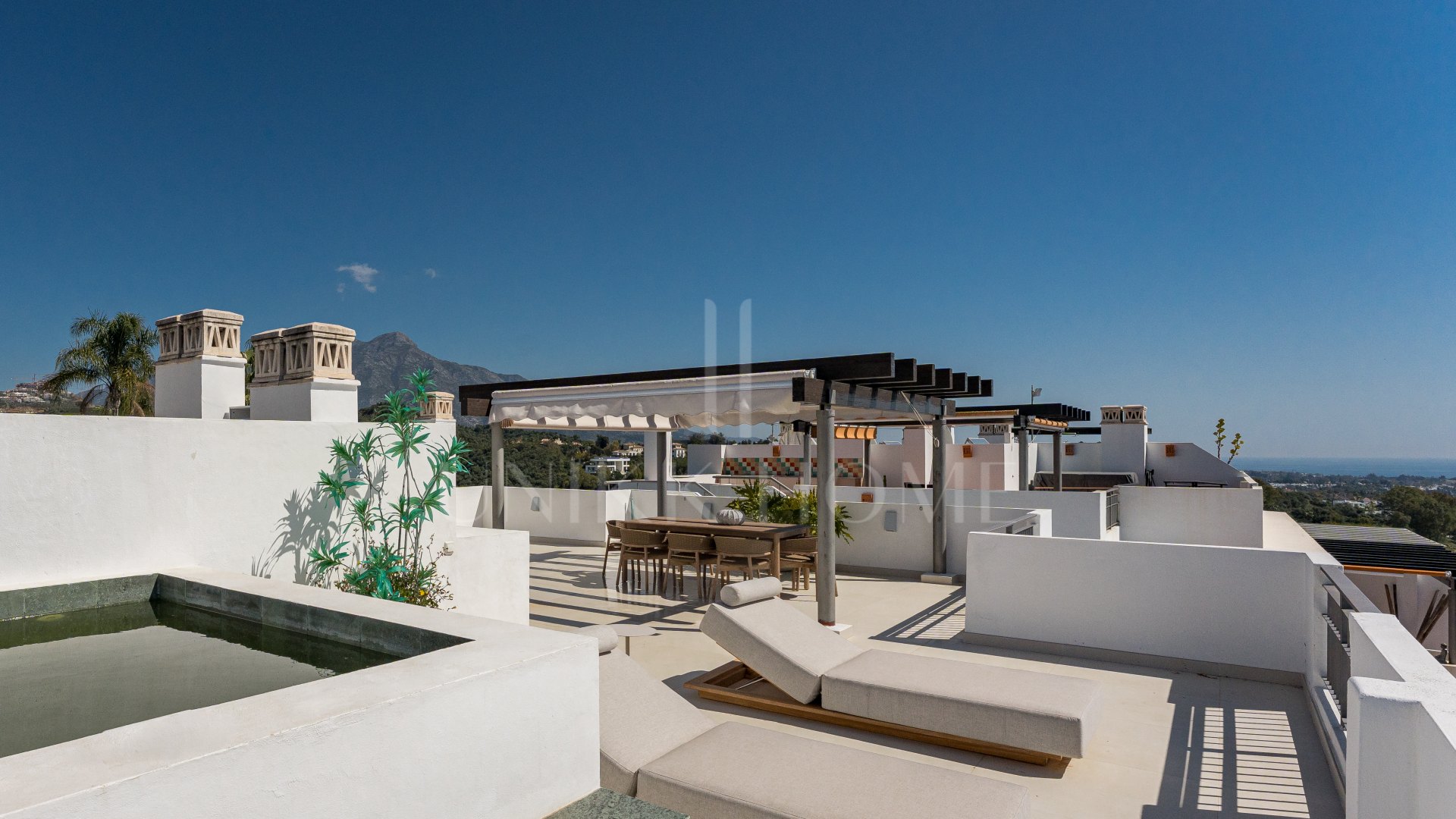 Stunning Duplex Penthouse with Private Pool and Panoramic Views in La Quinta, Benahavís