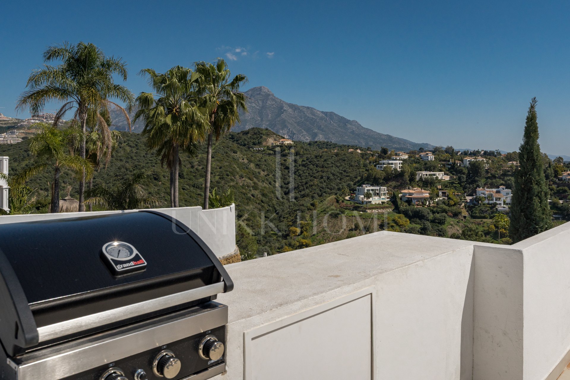 Stunning Duplex Penthouse with Private Pool and Panoramic Views in La Quinta, Benahavís