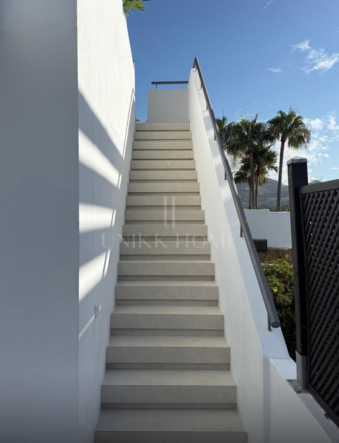 Stunning Duplex Penthouse with Private Pool and Panoramic Views in La Quinta, Benahavís