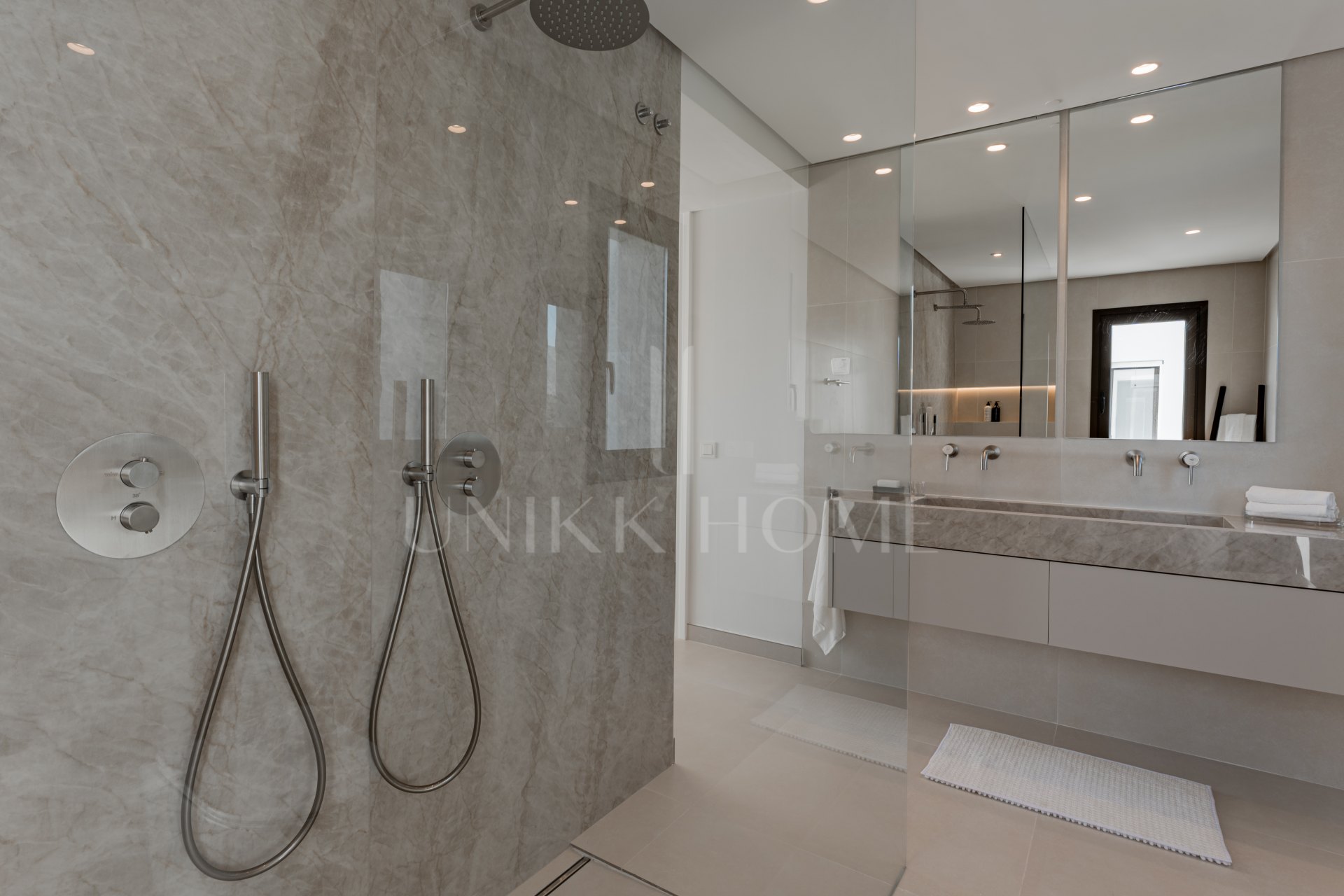 Stunning Duplex Penthouse with Private Pool and Panoramic Views in La Quinta, Benahavís