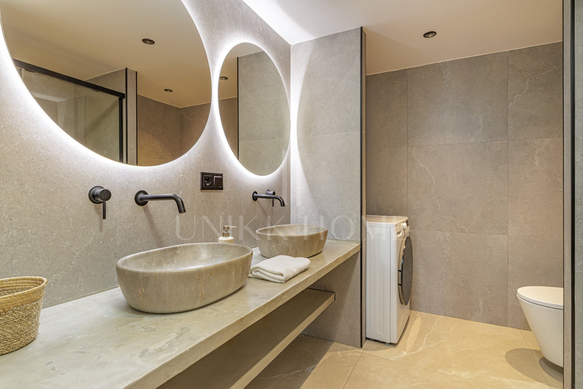 Stunning Renovated 4-Bedroom Apartment in Prime Nueva Andalucía Location