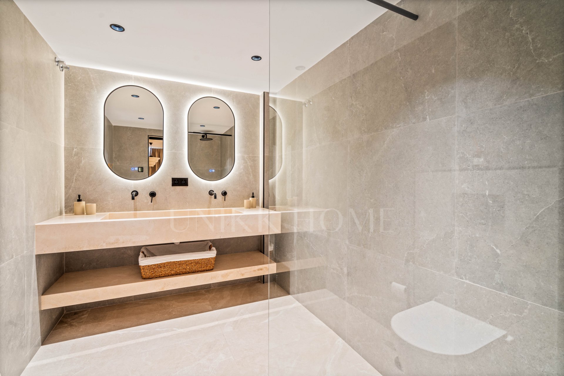 Impresionante Apartamento Reformado de 4 Dormitorios en Nueva Andalucía