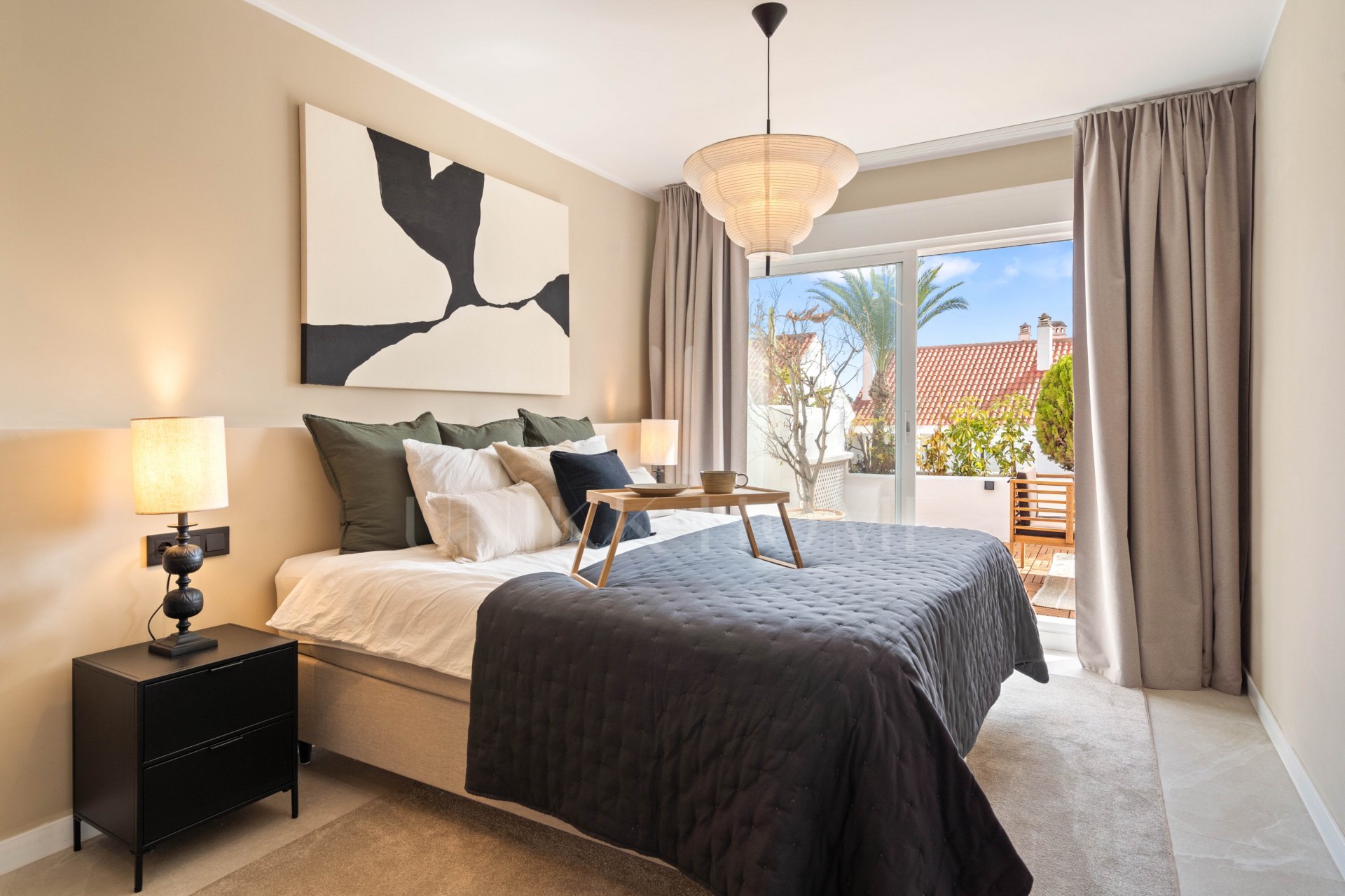 Impresionante Apartamento Reformado de 4 Dormitorios en Nueva Andalucía