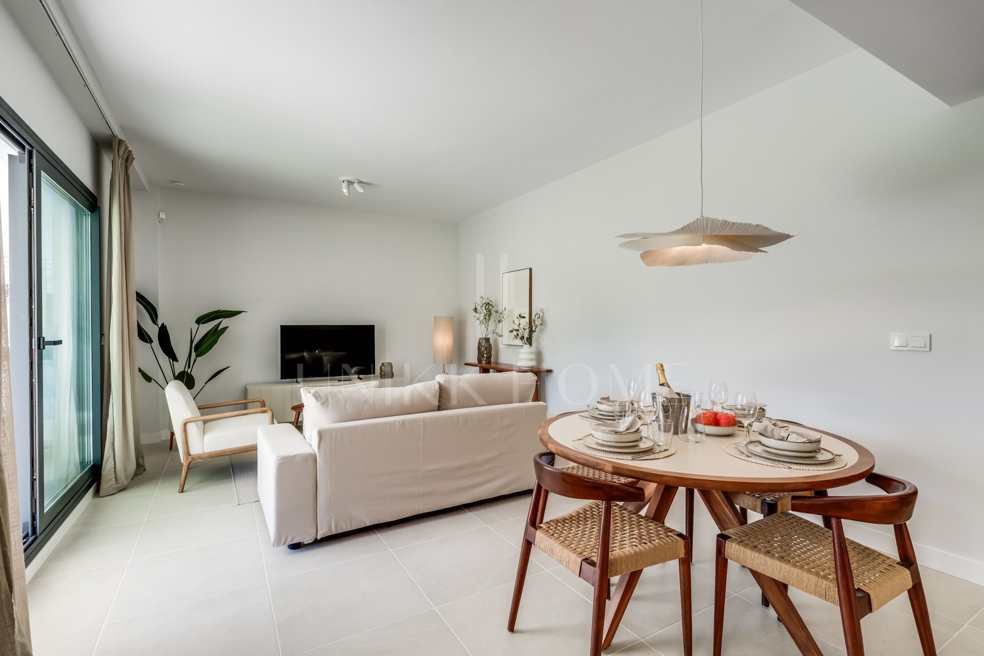Apartamento en Planta Baja de Obra Nueva en Aranya, Estepona