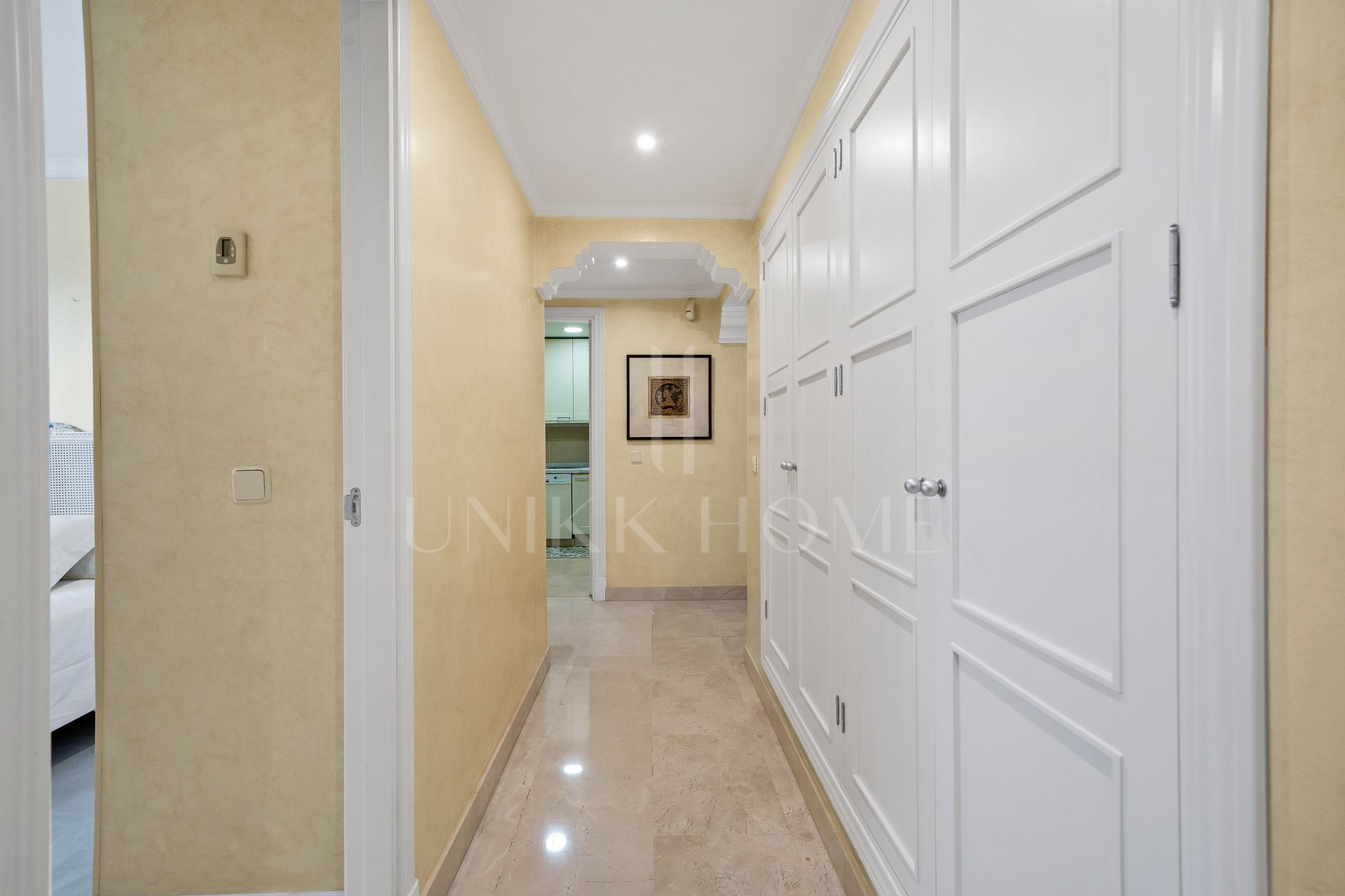 Apartamento en venta en Las Cañas Beach, Marbella Milla de Oro