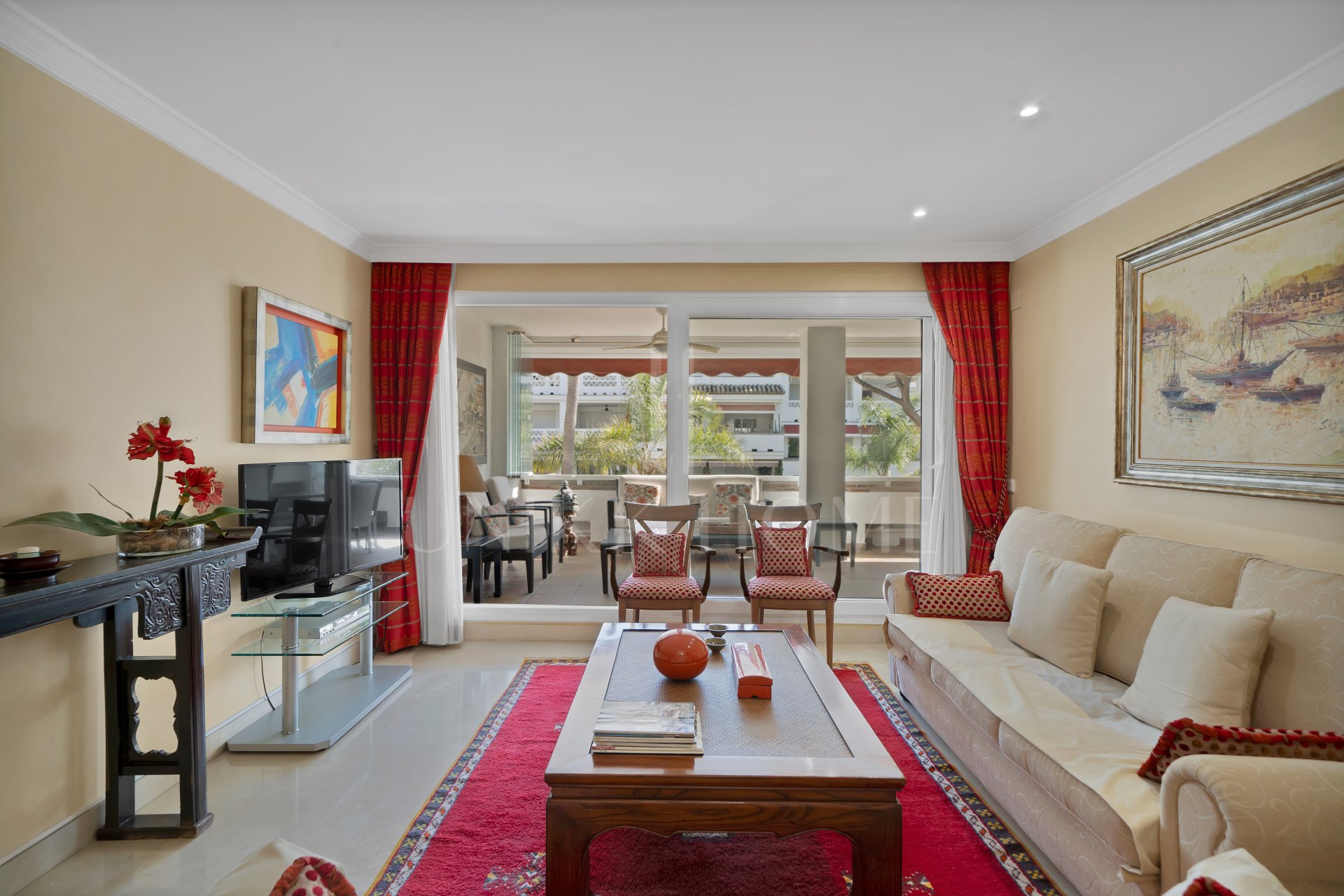 Apartamento en venta en Las Cañas Beach, Marbella Milla de Oro