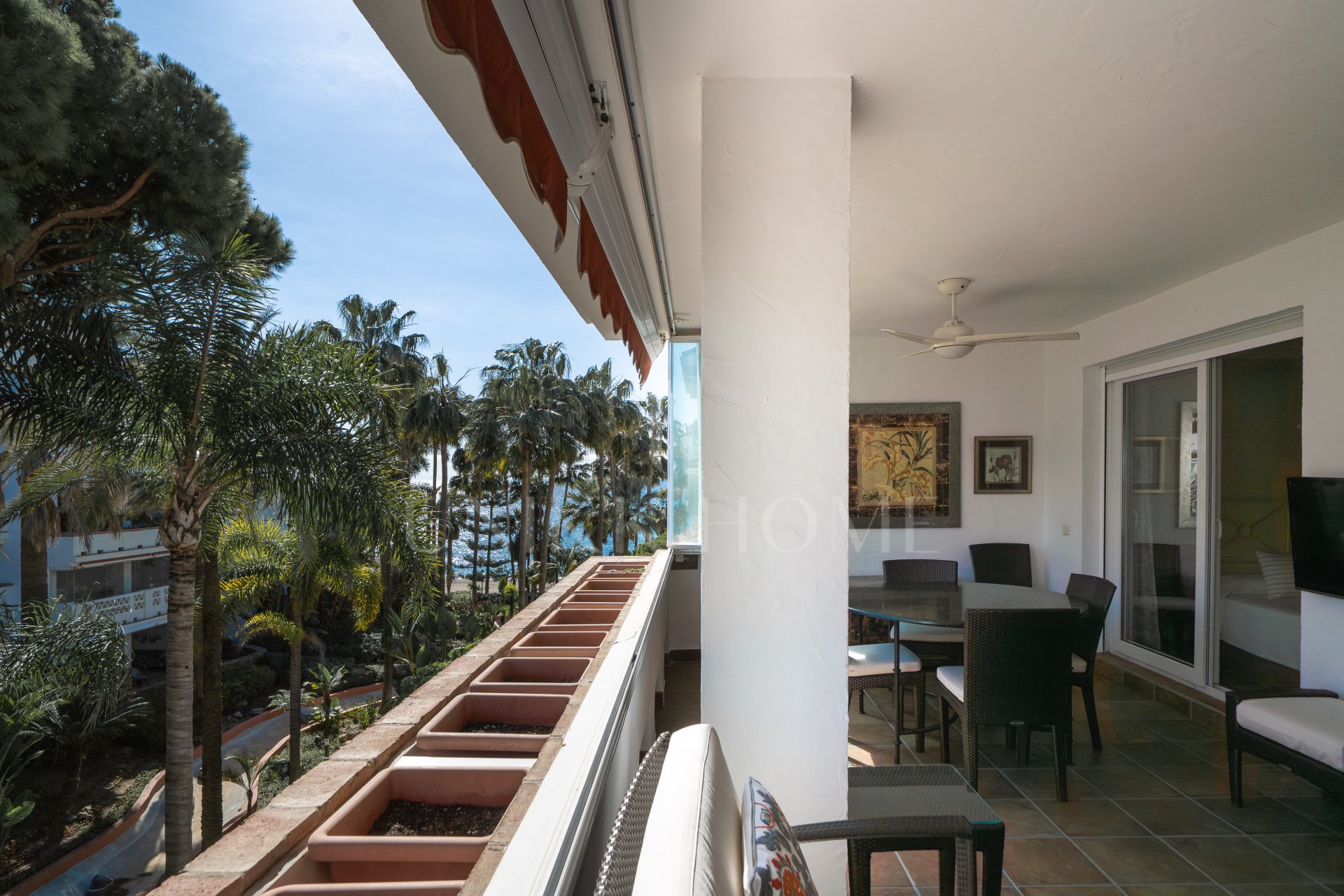 Apartamento en venta en Las Cañas Beach, Marbella Milla de Oro