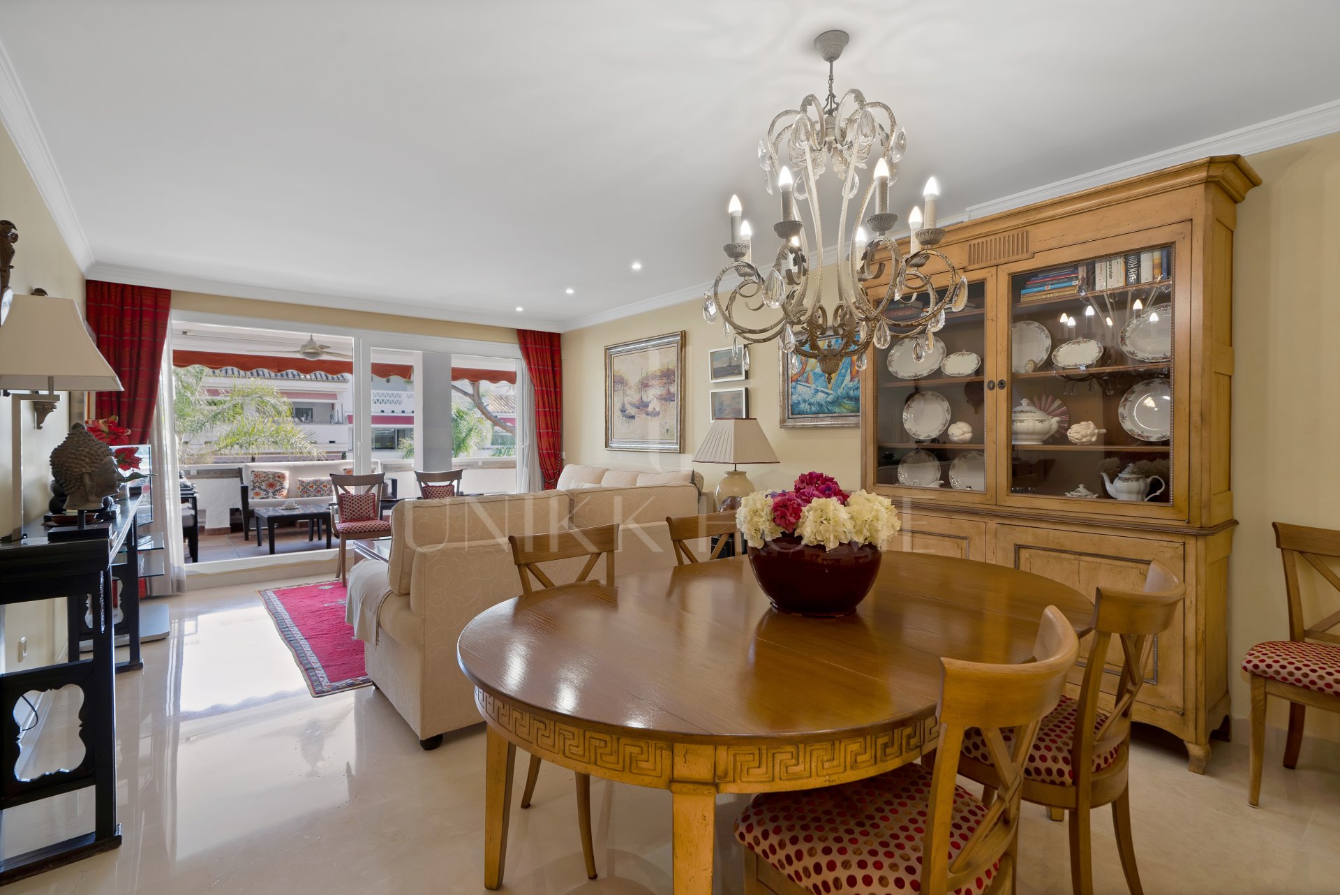 Apartamento en venta en Las Cañas Beach, Marbella Milla de Oro