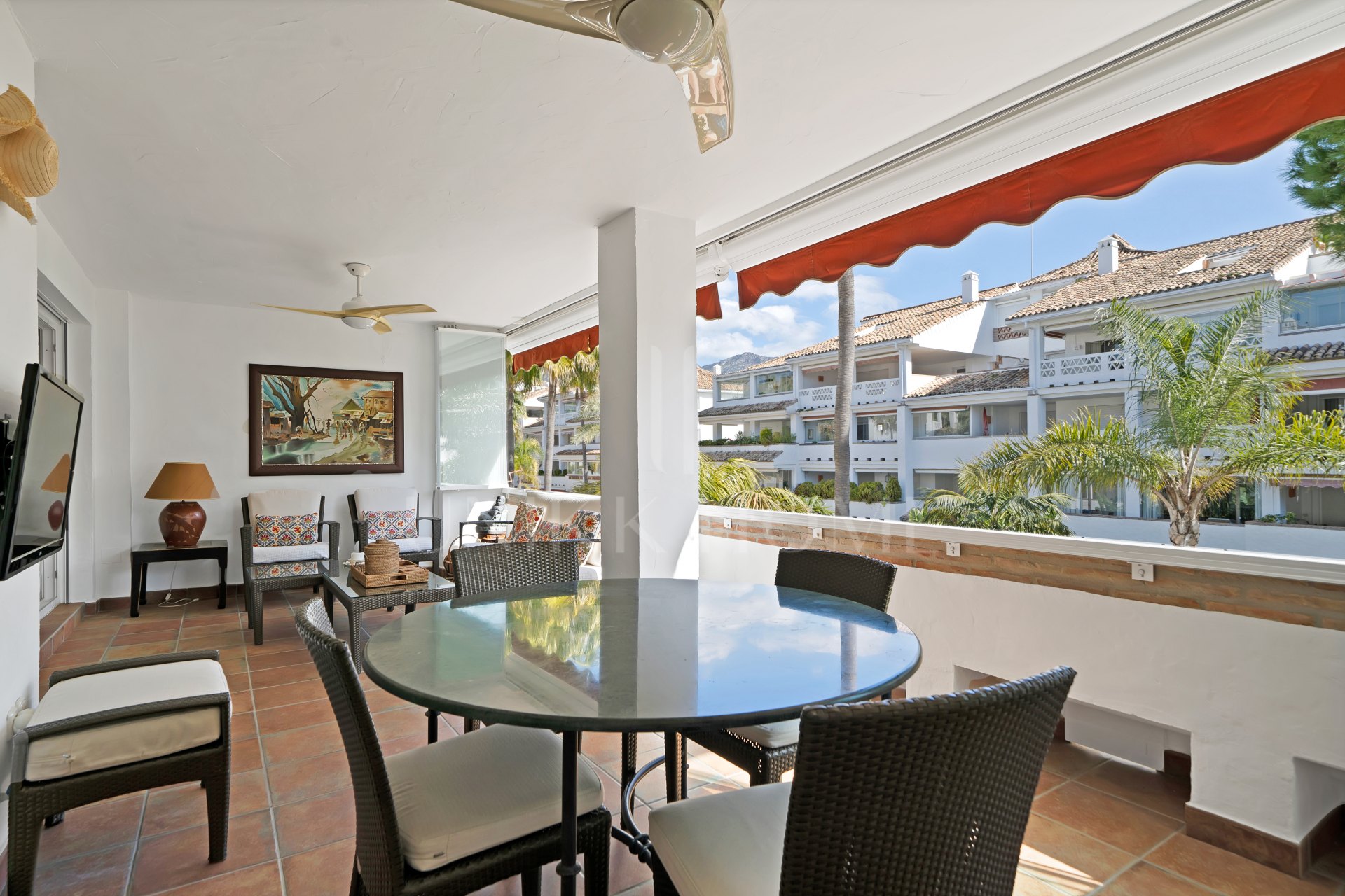 Apartamento en venta en Las Cañas Beach, Marbella Milla de Oro