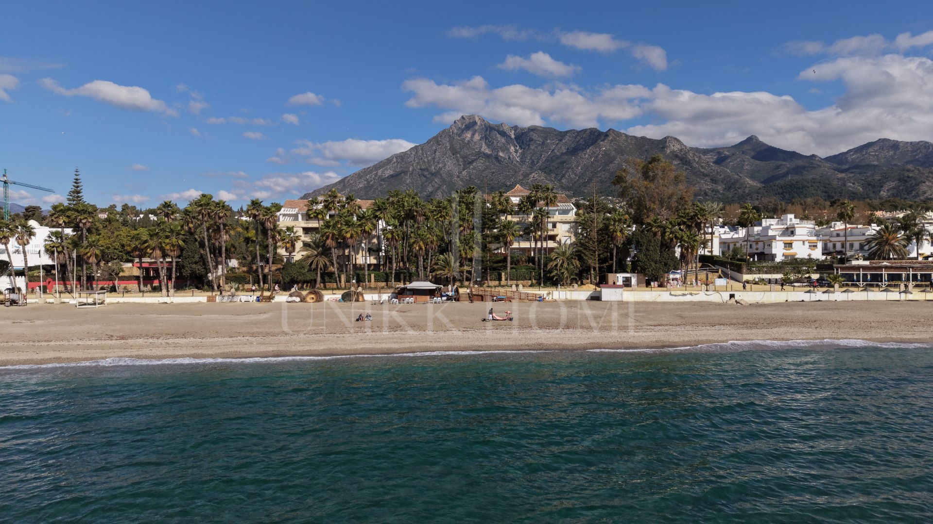 Apartamento en venta en Las Cañas Beach, Marbella Milla de Oro