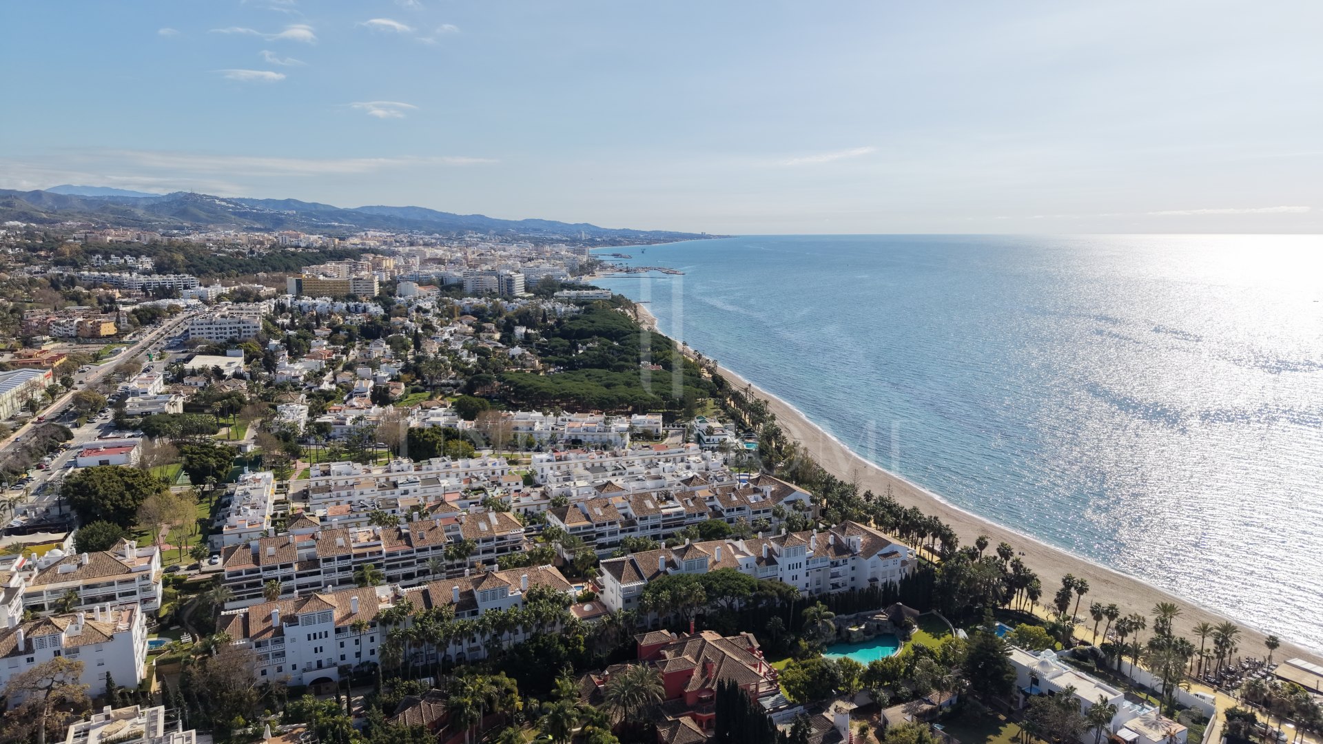Apartamento en venta en Las Cañas Beach, Marbella Milla de Oro