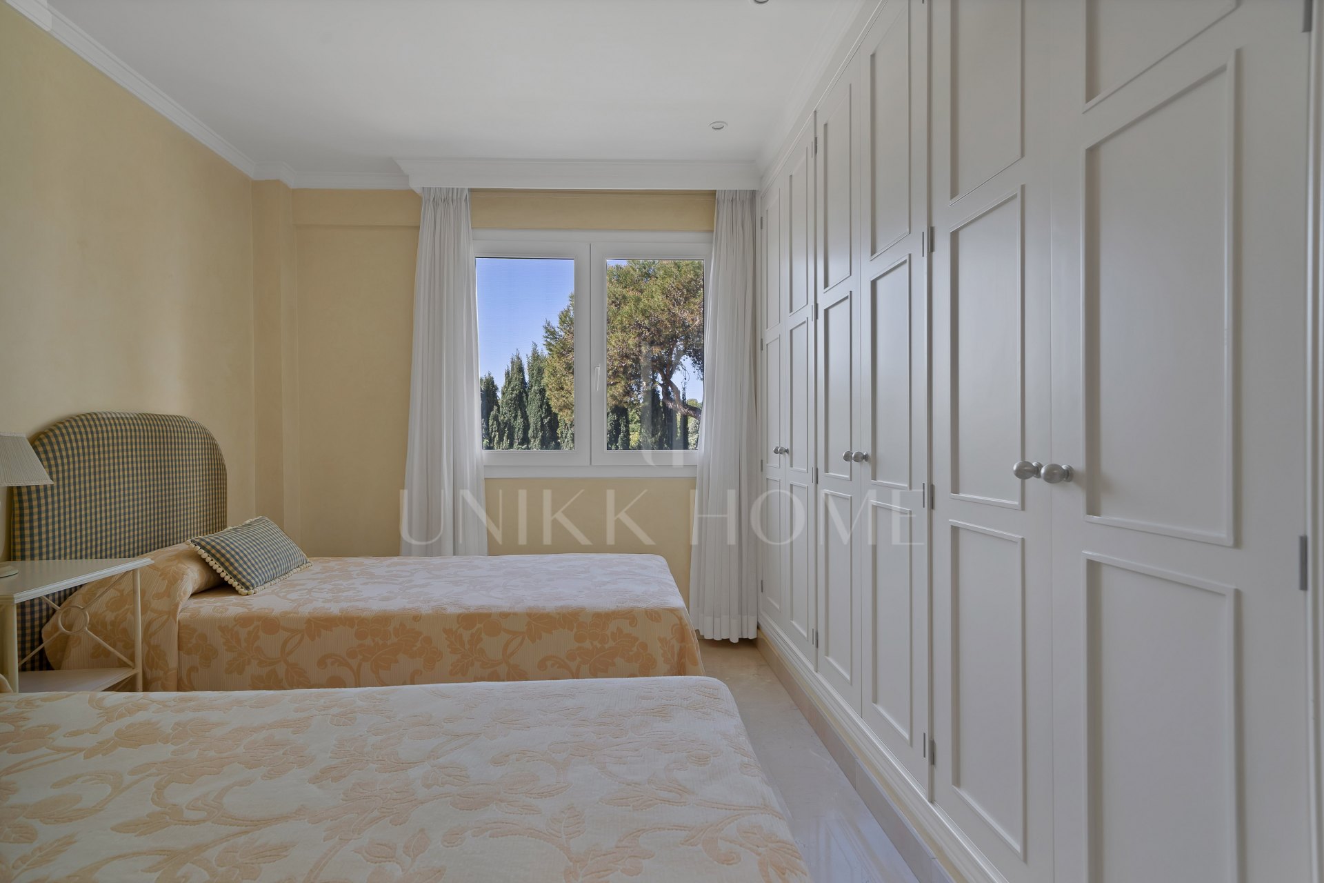 Apartamento en venta en Las Cañas Beach, Marbella Milla de Oro