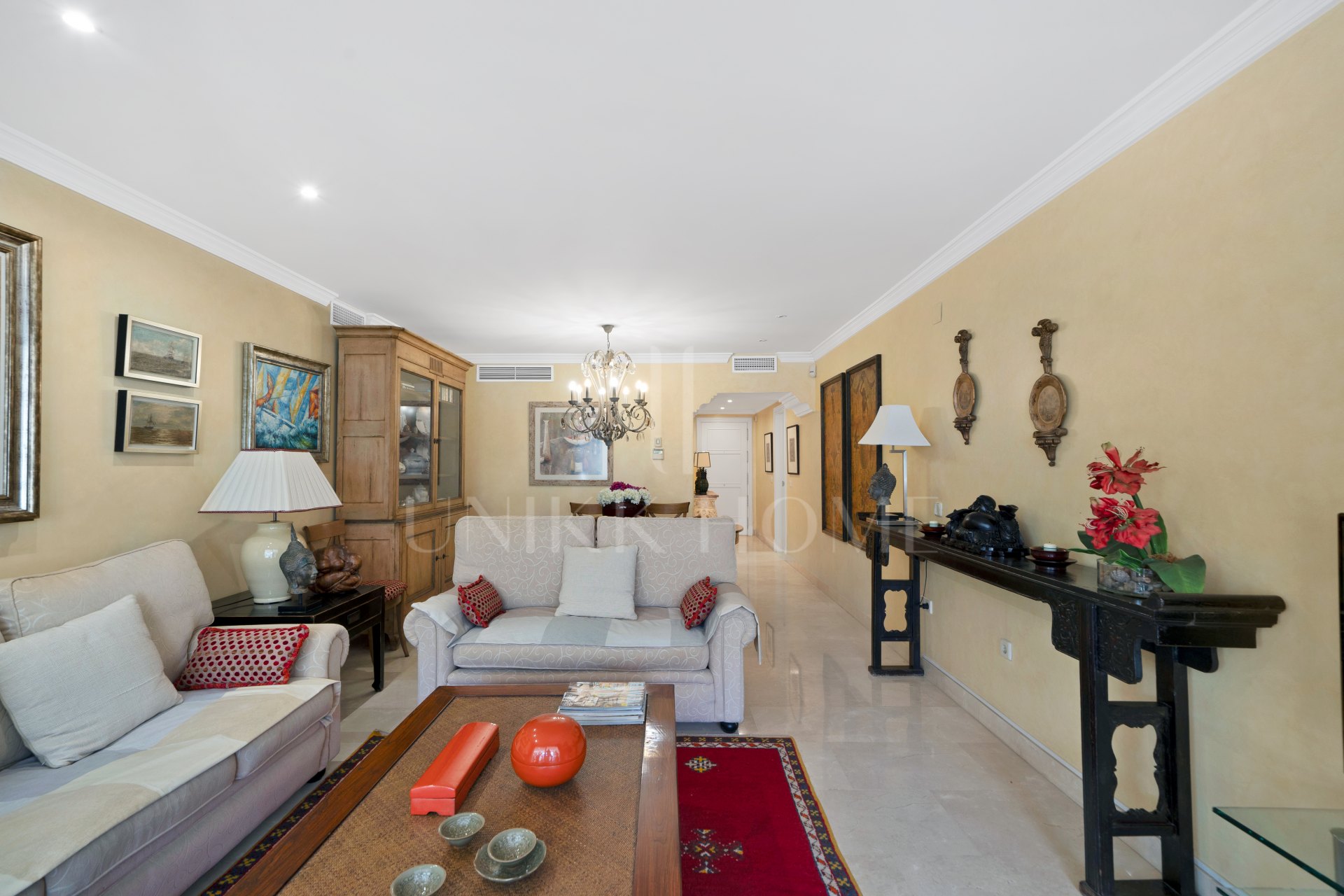 Apartamento en venta en Las Cañas Beach, Marbella Milla de Oro