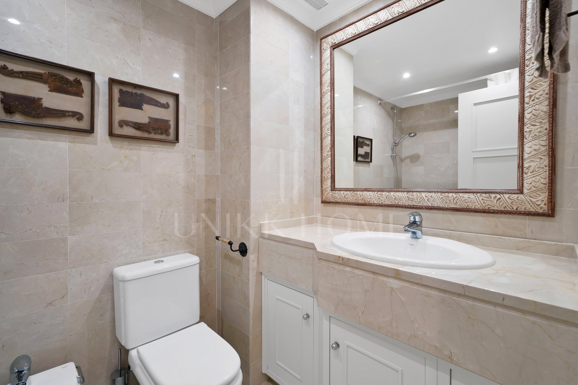 Apartamento en venta en Las Cañas Beach, Marbella Milla de Oro