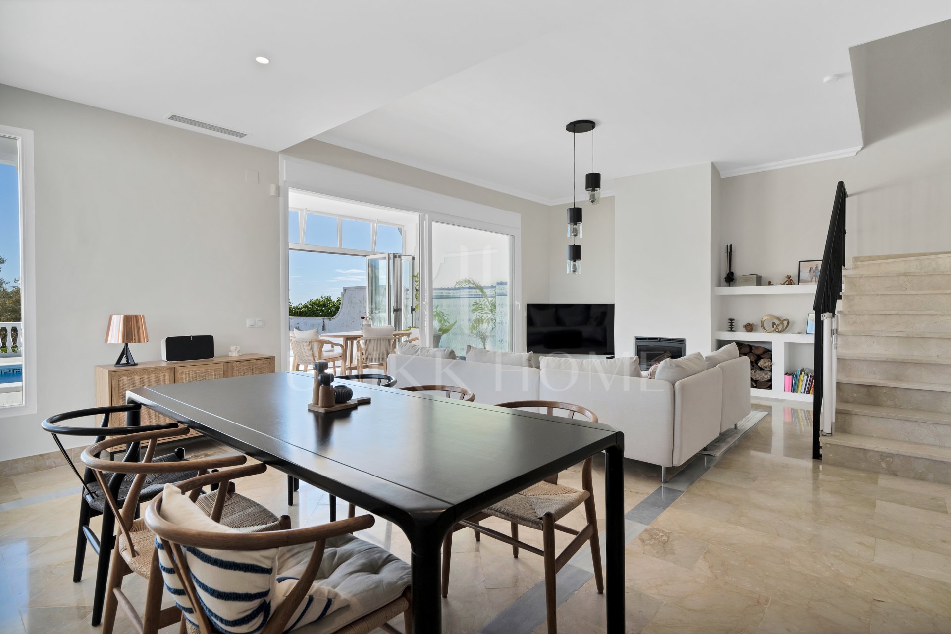 Recently Renovated semi-detached house in La Mairena surrounded by Nature!