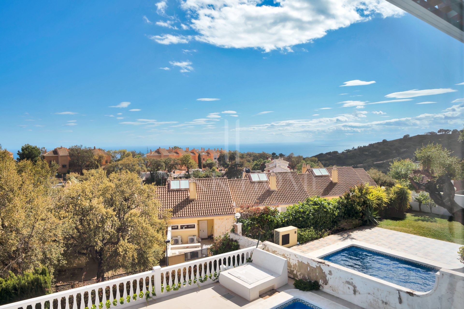 Recently Renovated semi-detached house in La Mairena surrounded by Nature!