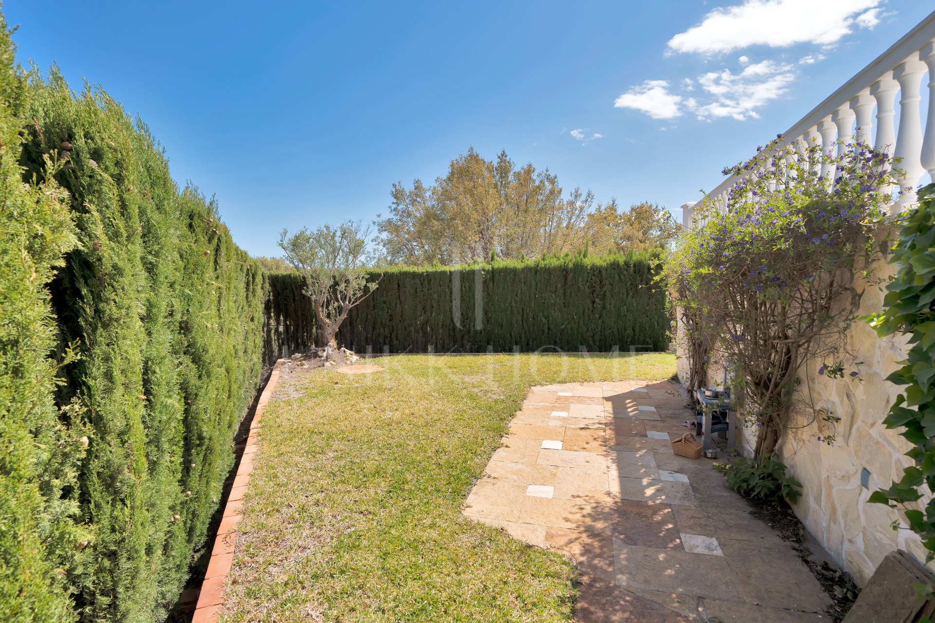 Recently Renovated semi-detached house in La Mairena surrounded by Nature!