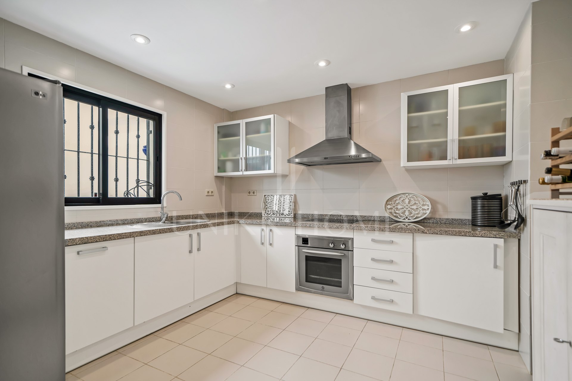 Semi Detached House for sale in La Mairena, Marbella East
