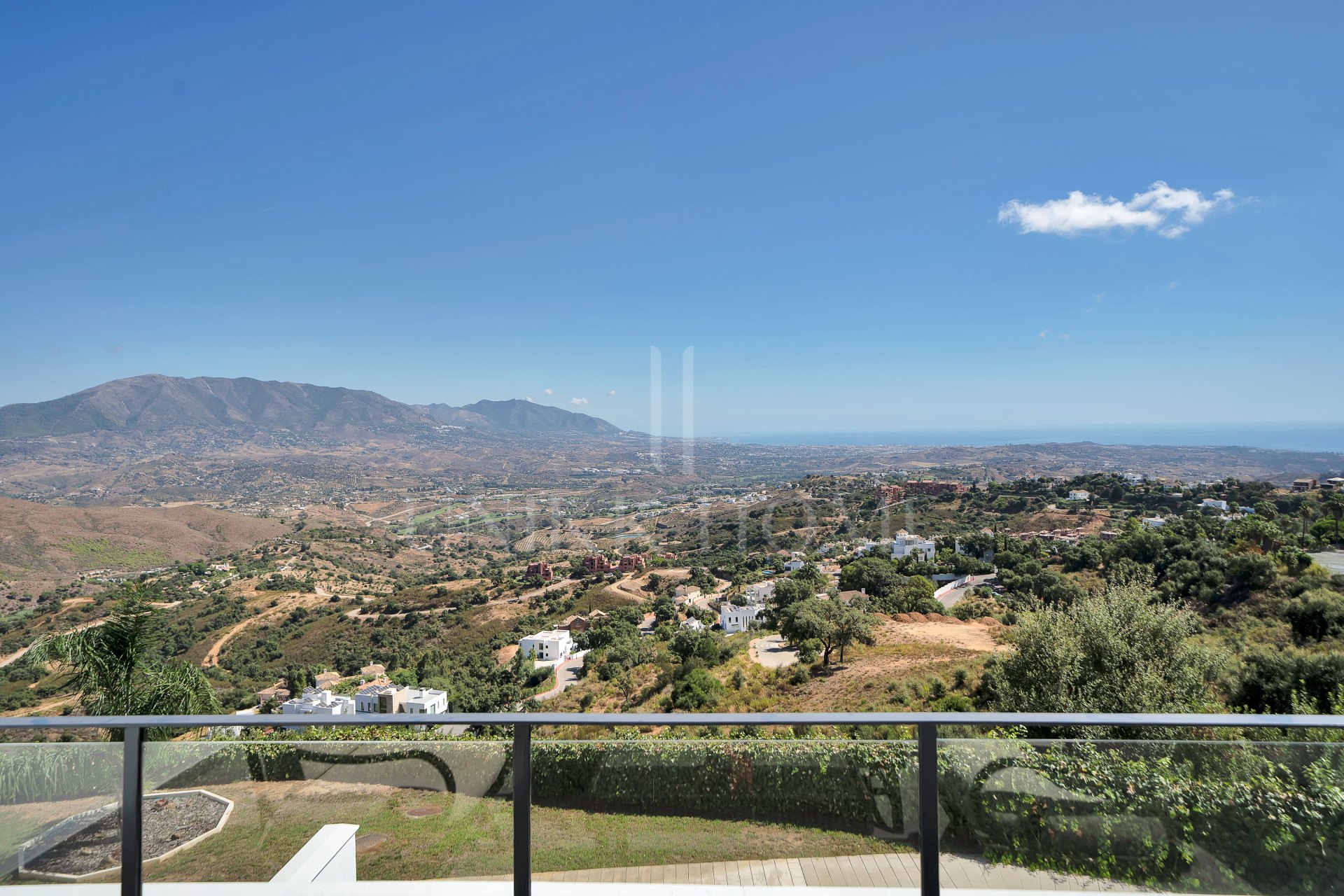 Semi Detached House for sale in La Mairena, Marbella East