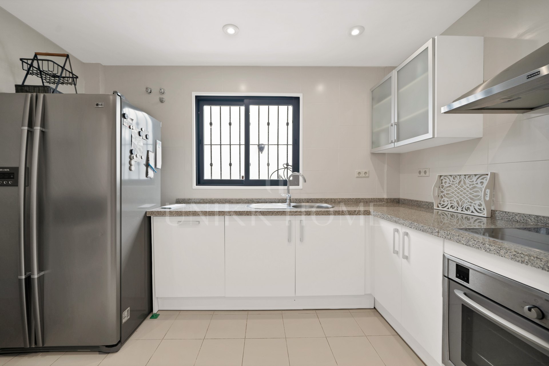 Semi Detached House for sale in La Mairena, Marbella East