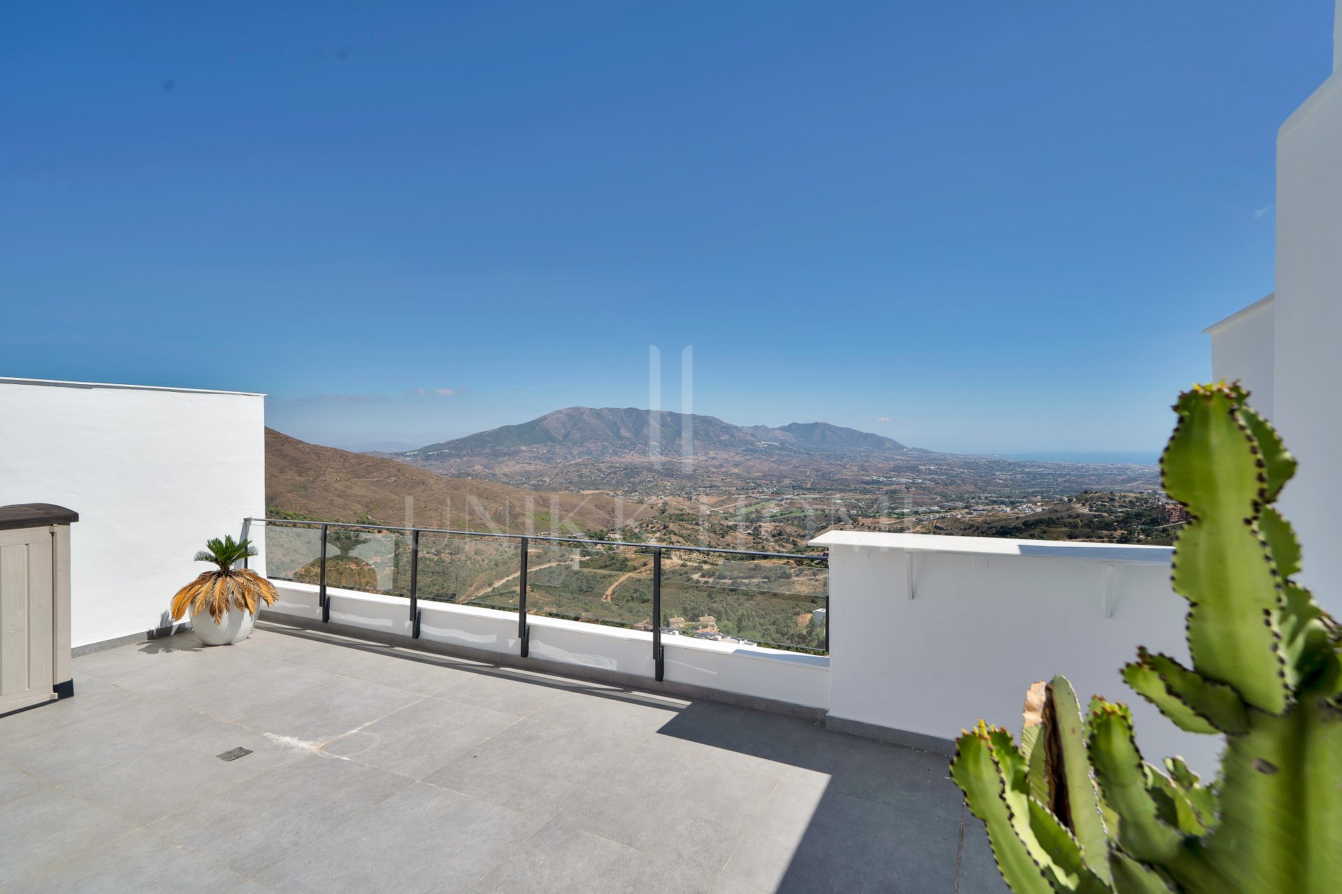 Semi Detached House for sale in La Mairena, Marbella East