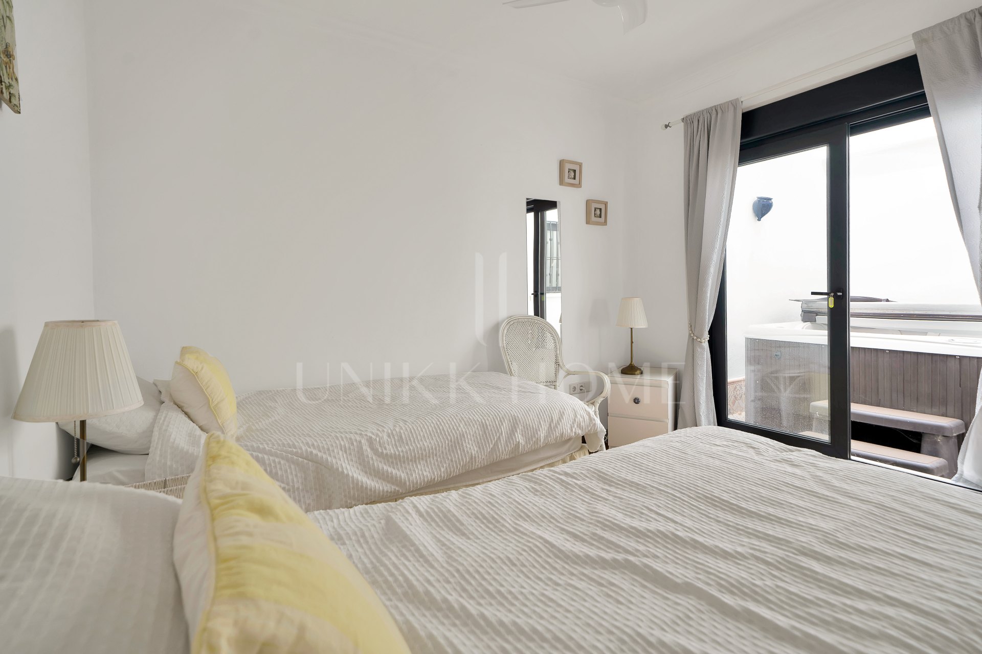 Semi Detached House for sale in La Mairena, Marbella East