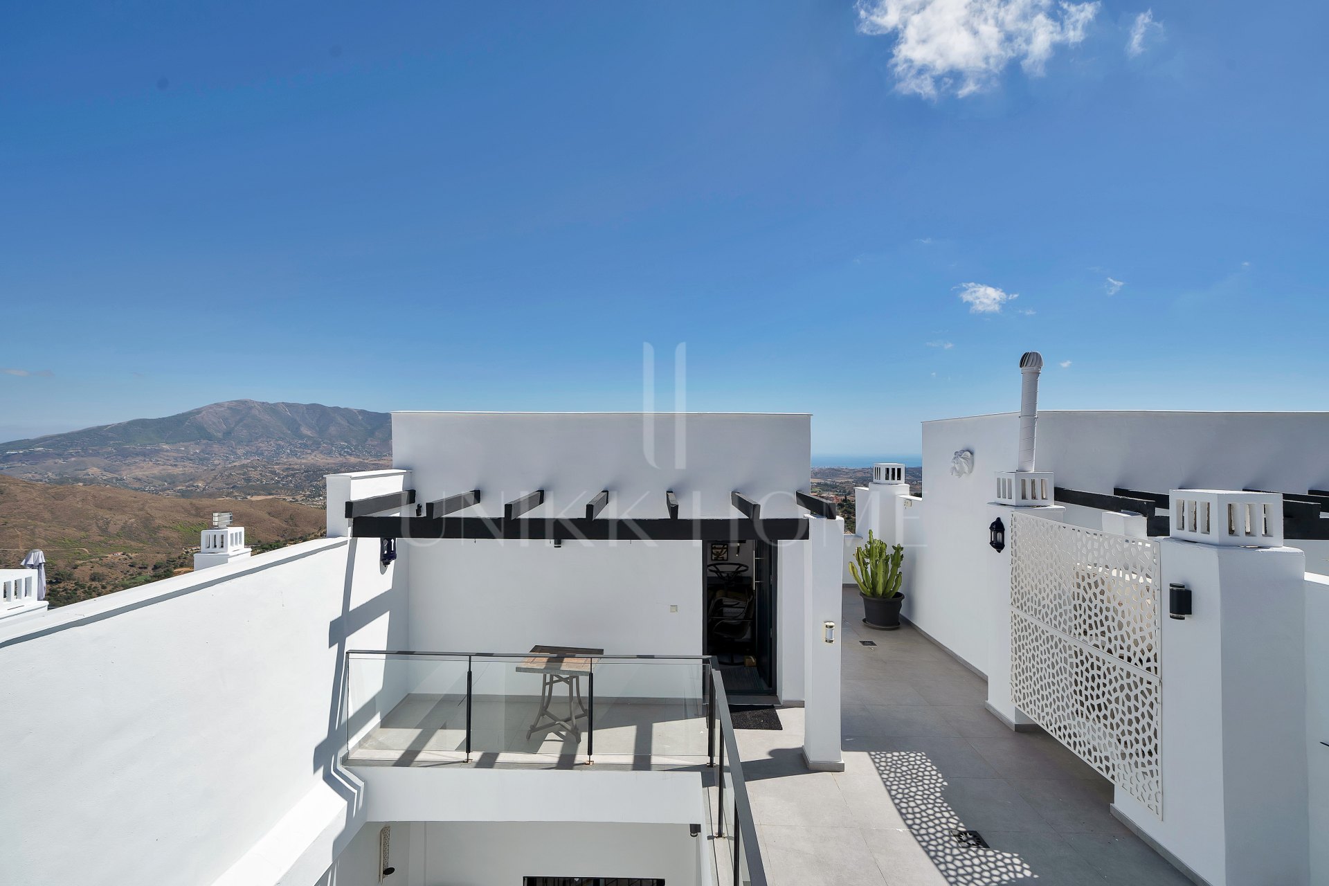 Semi Detached House for sale in La Mairena, Marbella East