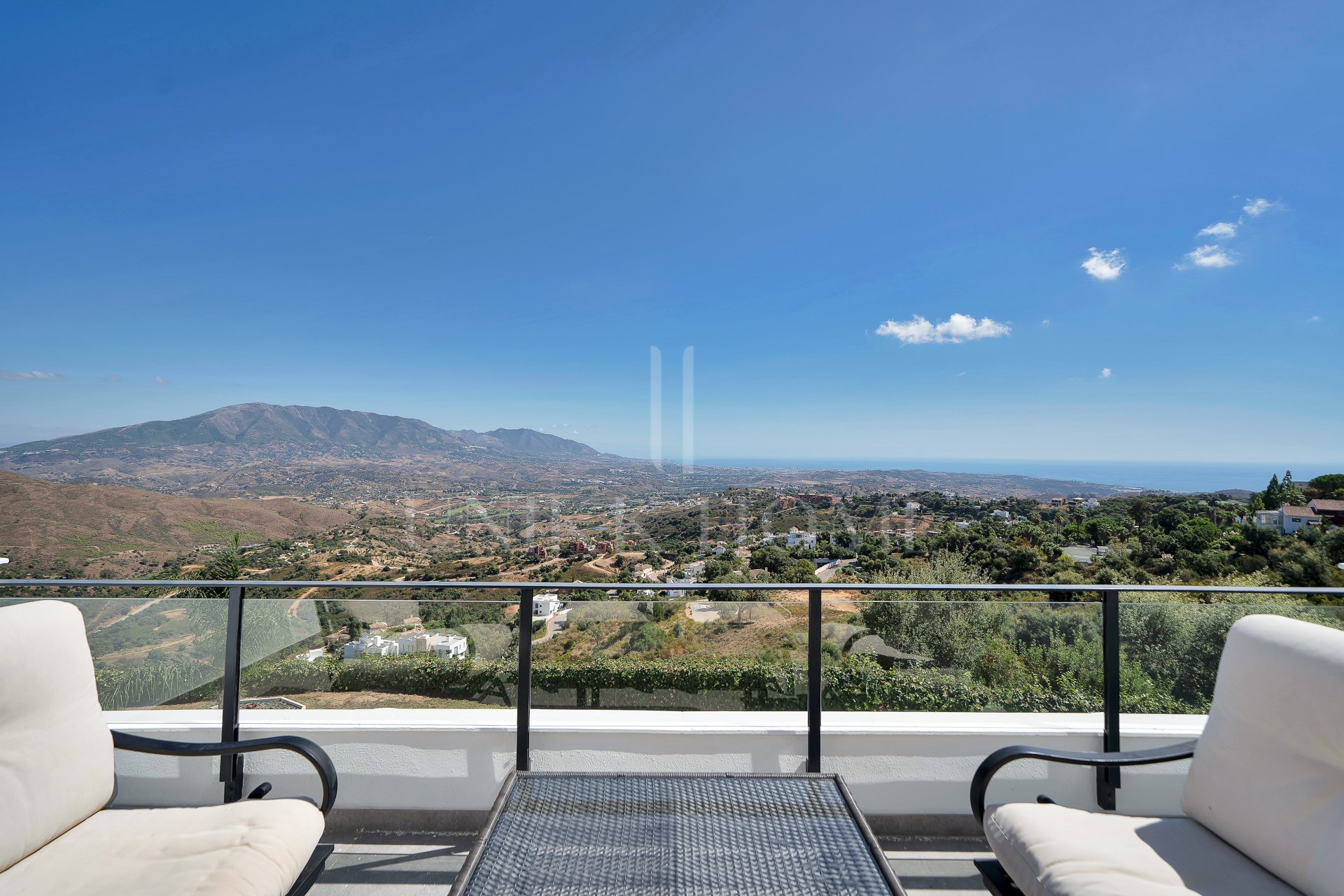 Semi Detached House for sale in La Mairena, Marbella East