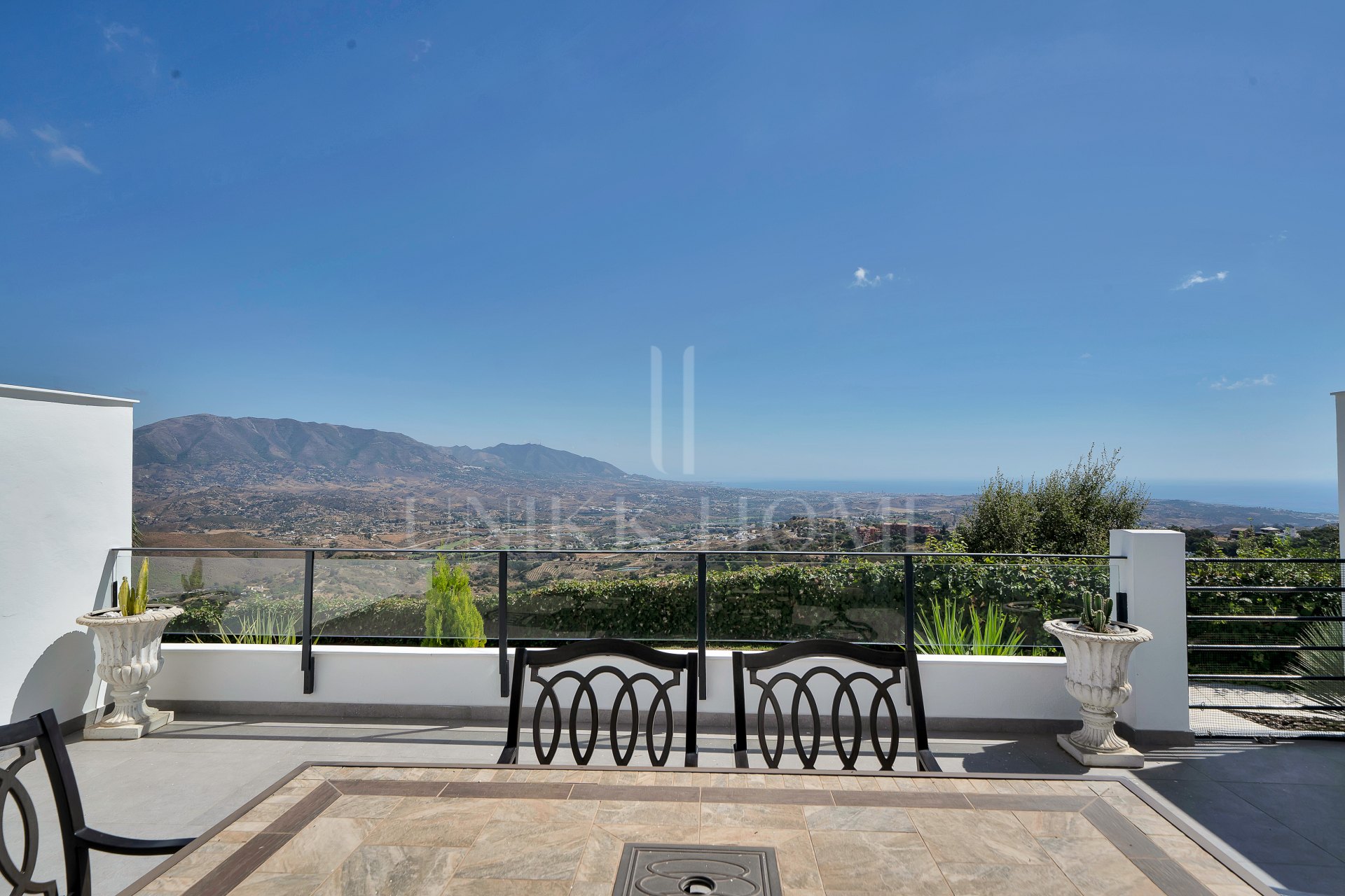 Semi Detached House for sale in La Mairena, Marbella East