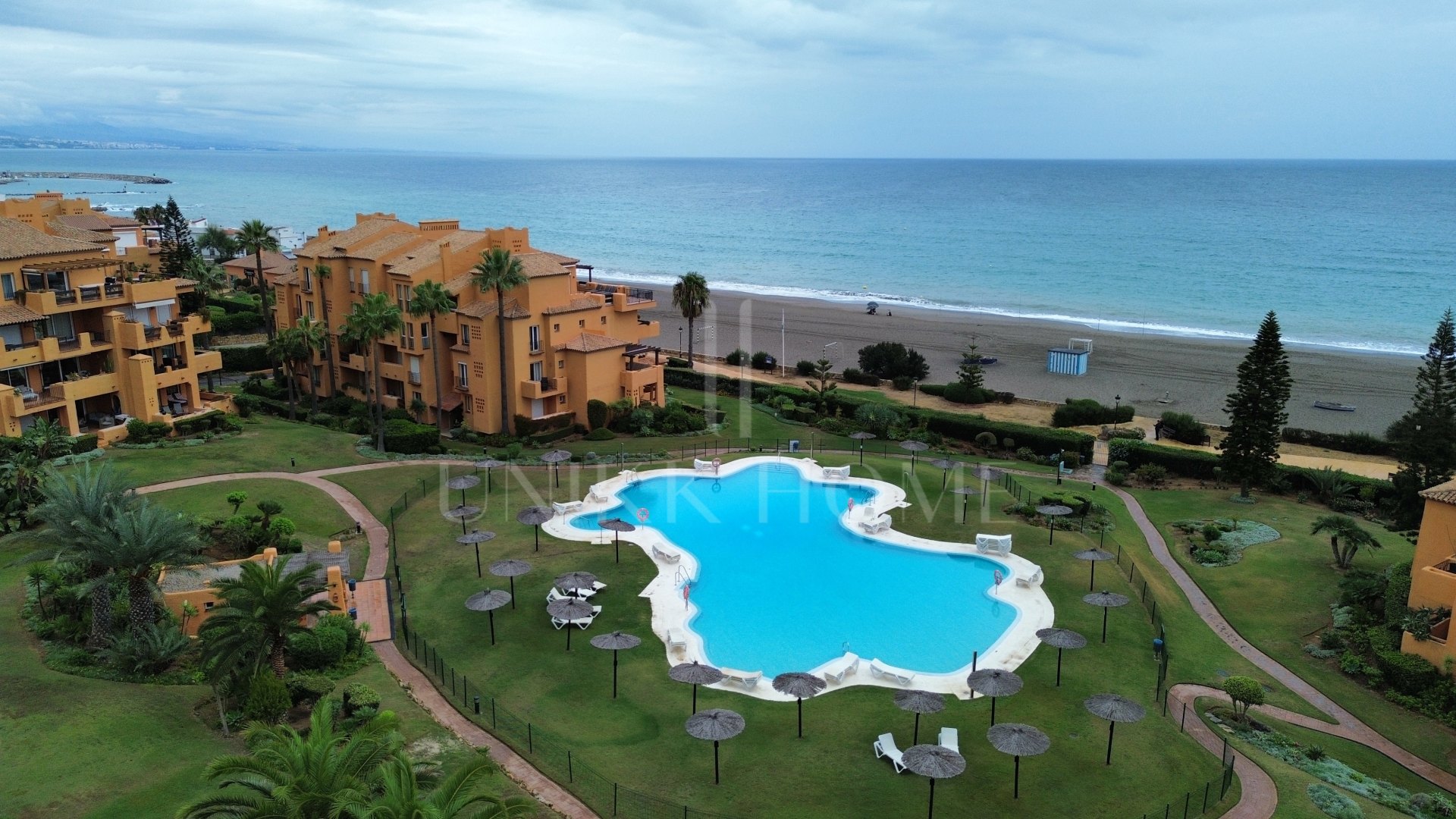 Sea‐View Garden Apartment en Exclusive Los Granados