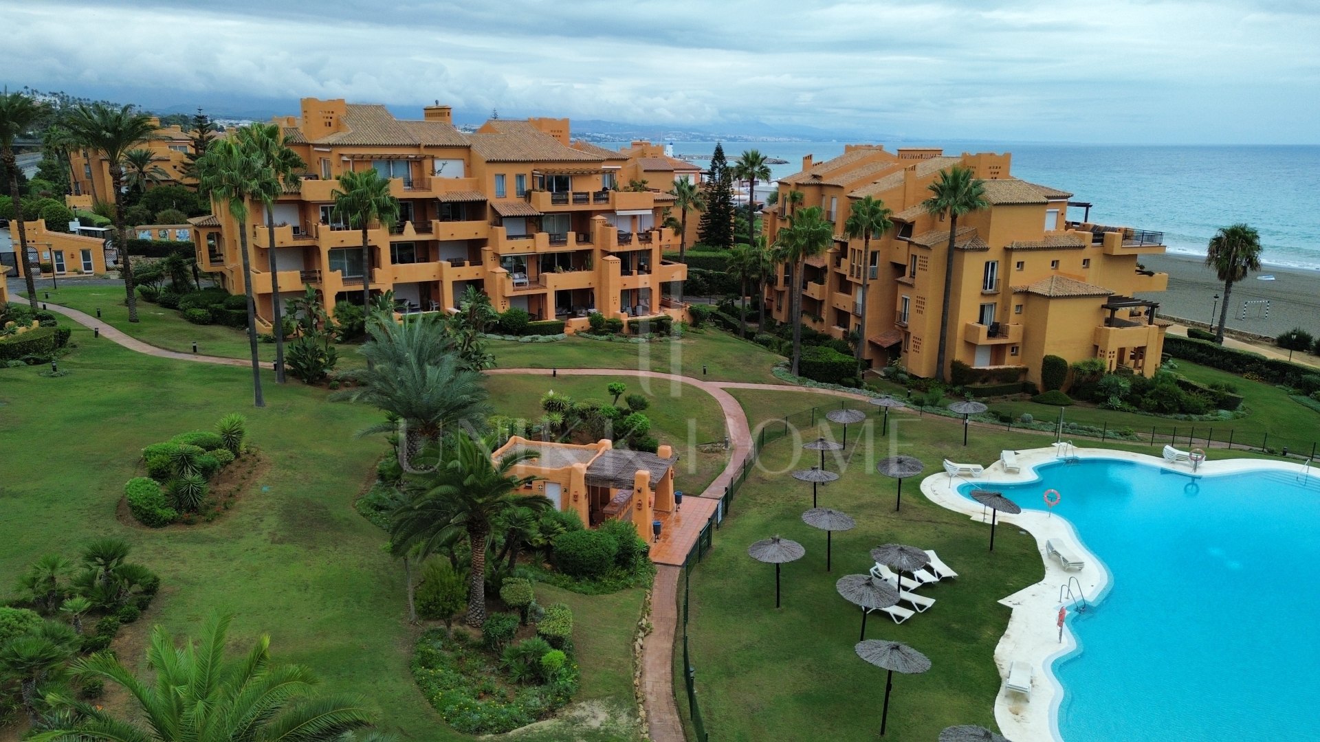 Sea‐View Garden Apartment en Exclusive Los Granados