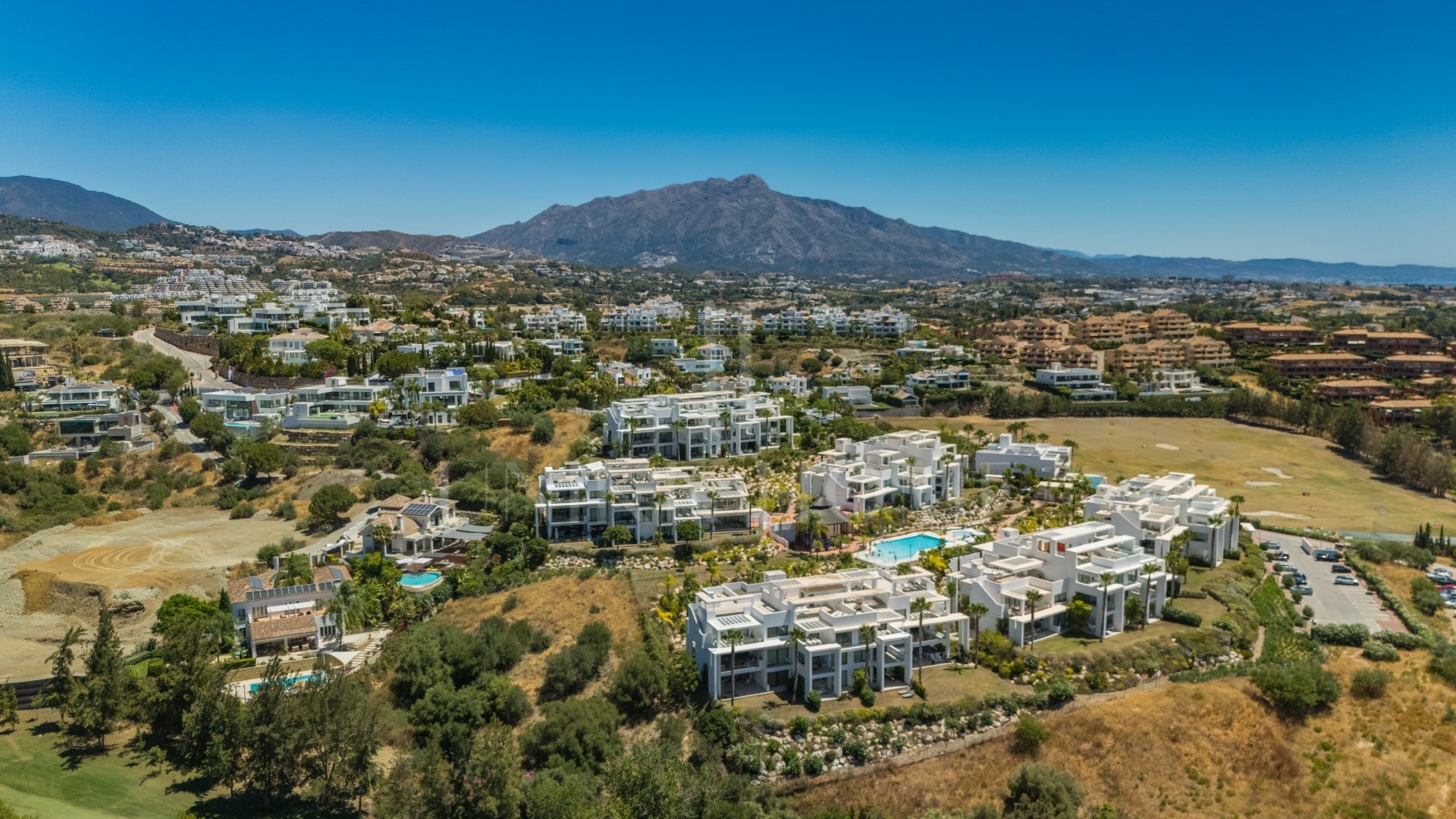 Luxury 2-Bedroom Penthouse with Panoramic Sea & Golf Views – Atalaya Hills