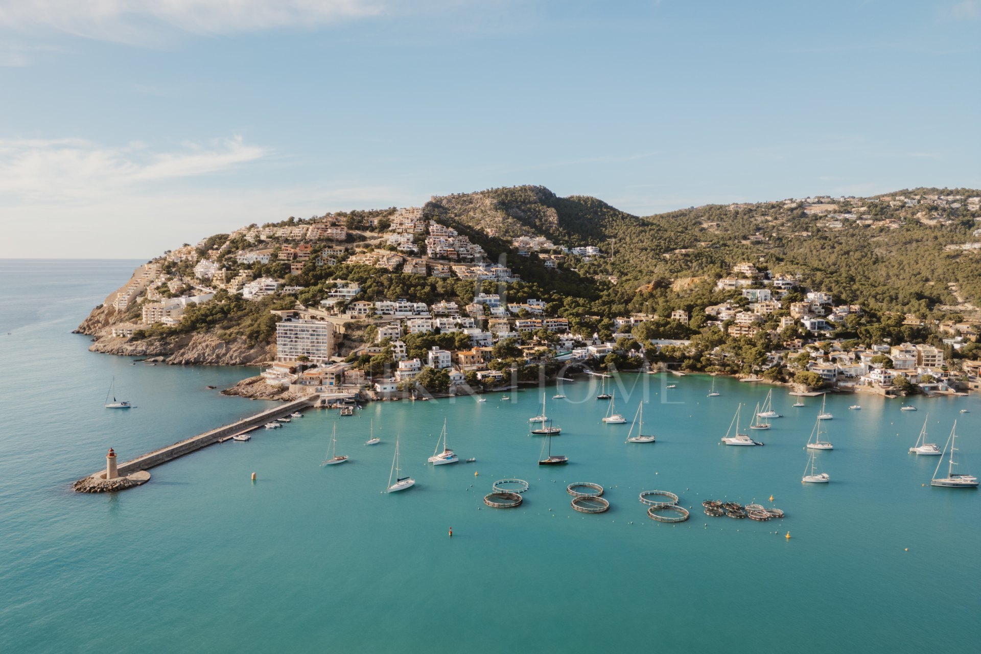 Apartamento completamente renovado con vistas panorámicas al mar y al puerto en Port d’Andratx