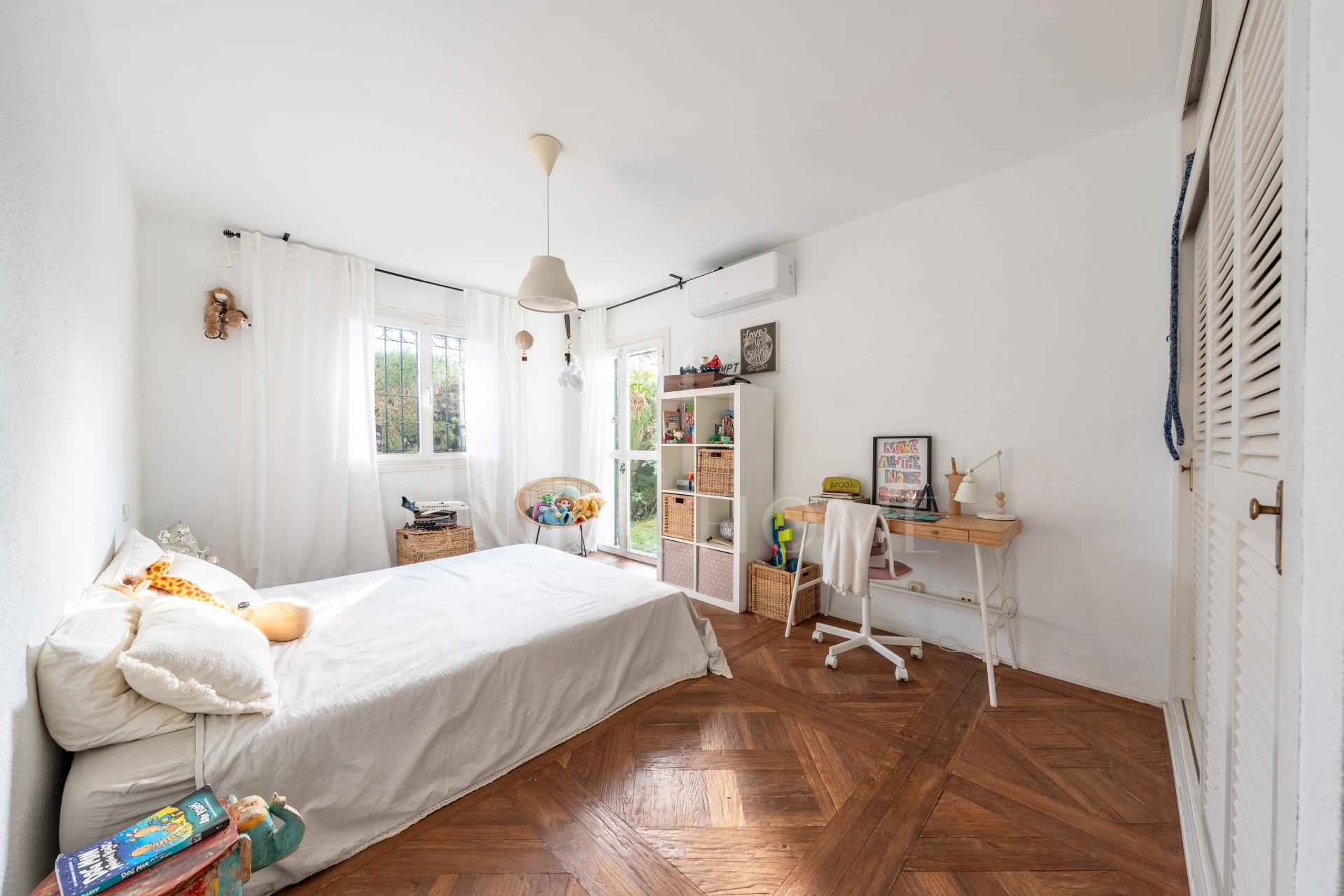 Charming & Artistic 4-Bedroom Villa in Atalaya