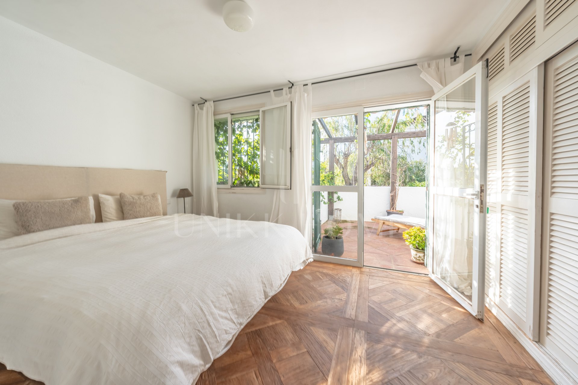 Charming & Artistic 4-Bedroom Villa in Atalaya