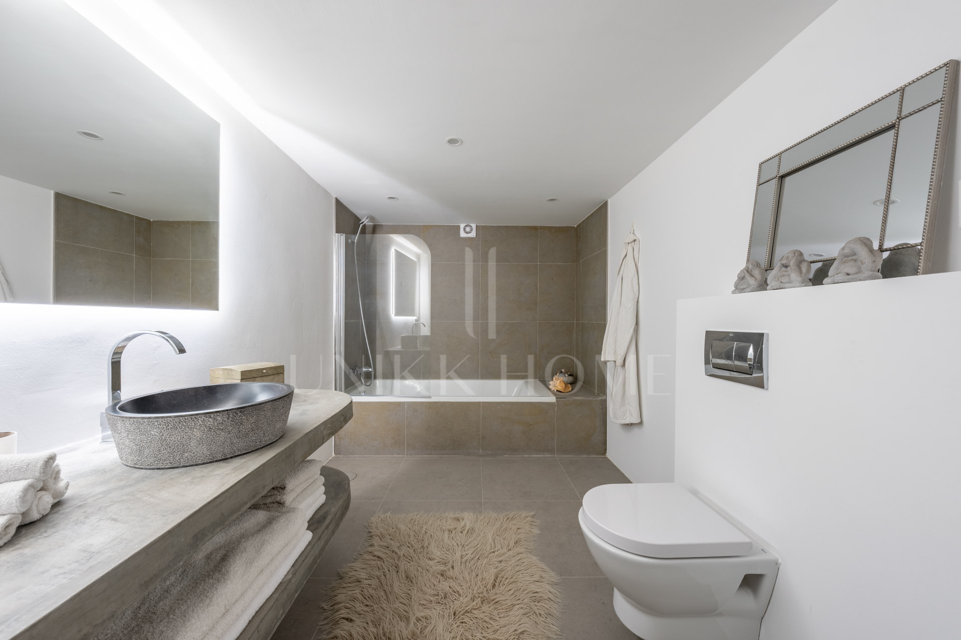 Charming & Artistic 4-Bedroom Villa in Atalaya